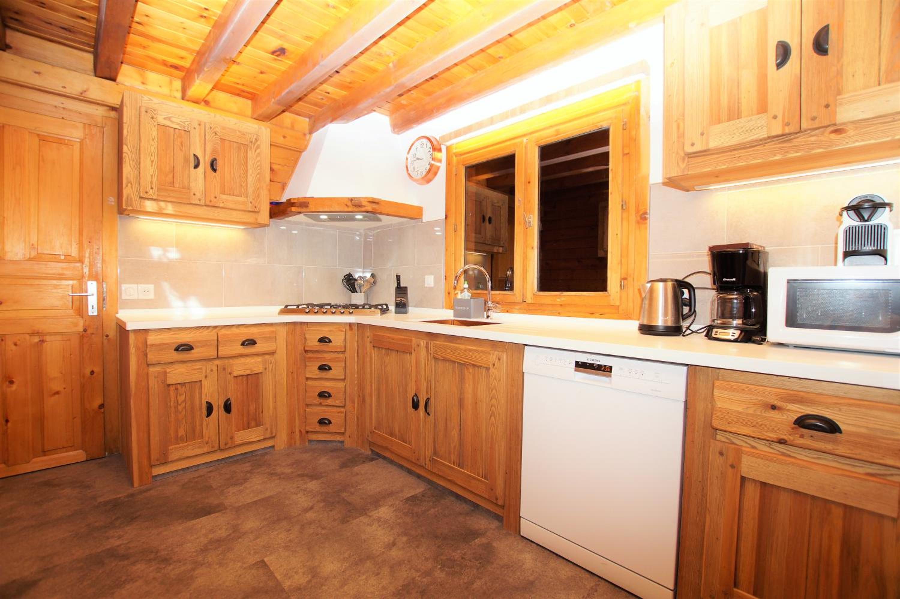 Chalet du Pre view 4