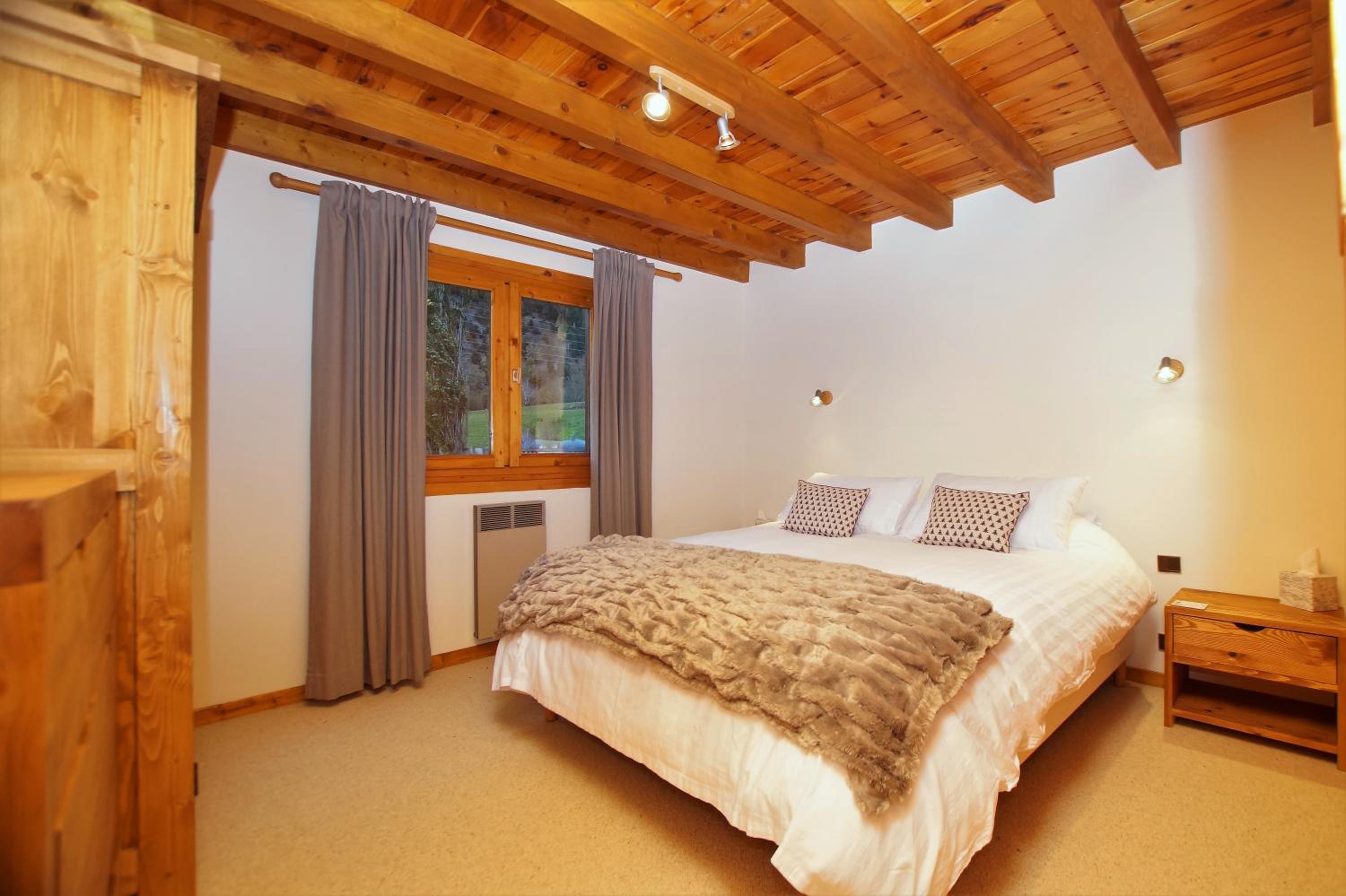 Chalet du Pre view 5