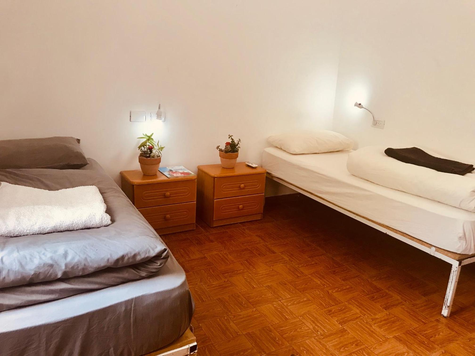 Al Yakhour Hostel