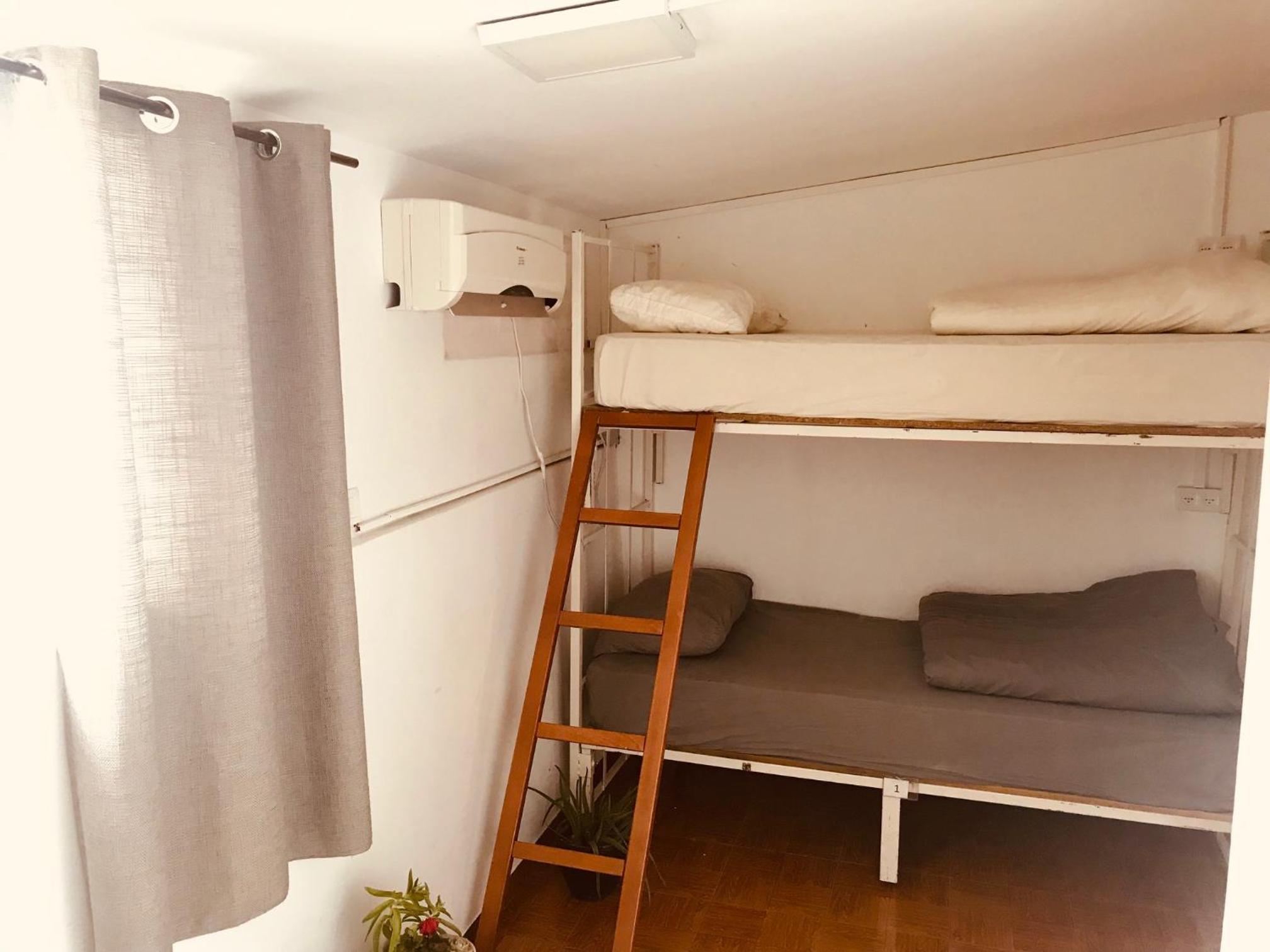 Al Yakhour Hostel