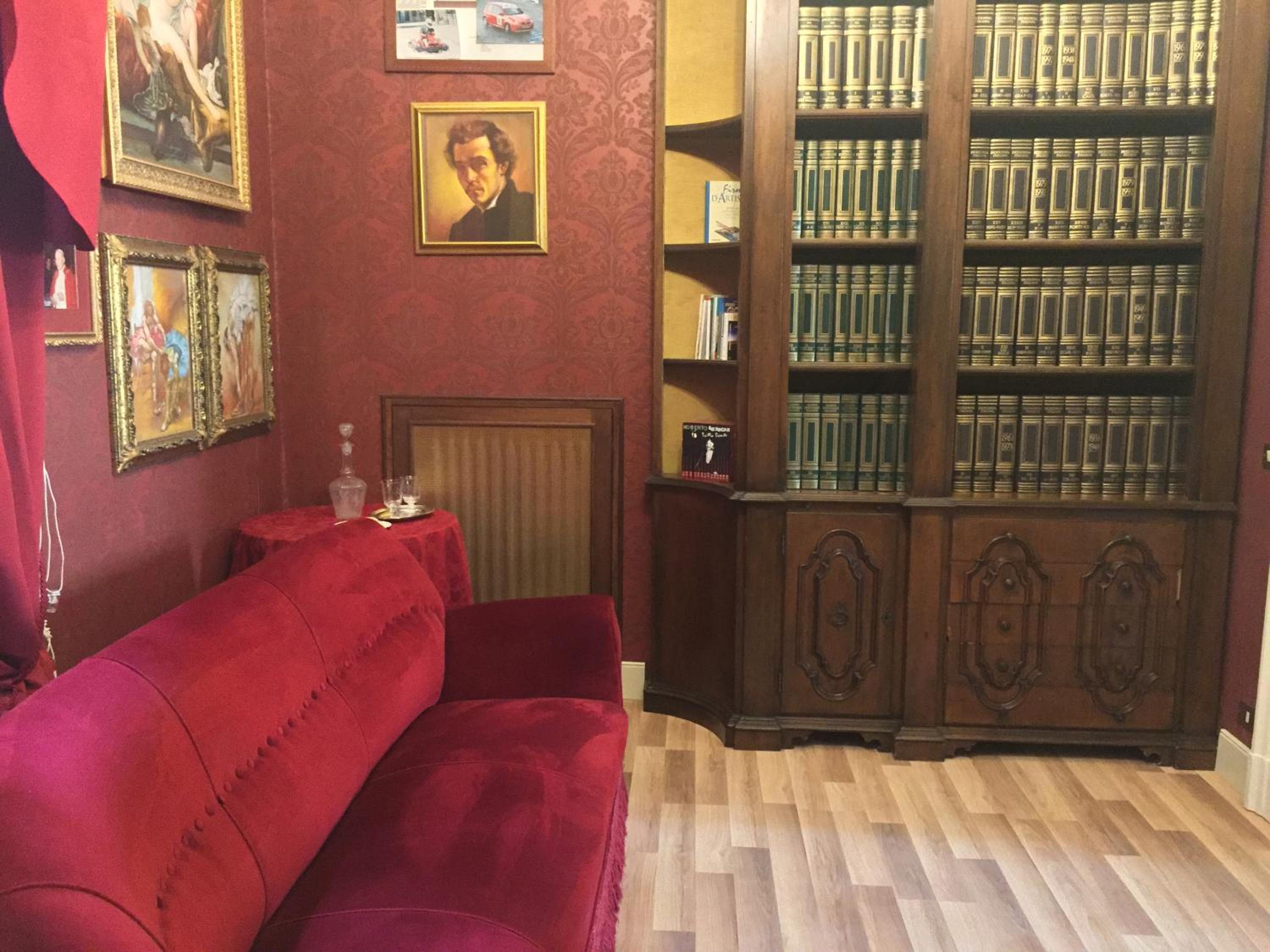 Palazzo Laguardia view 3