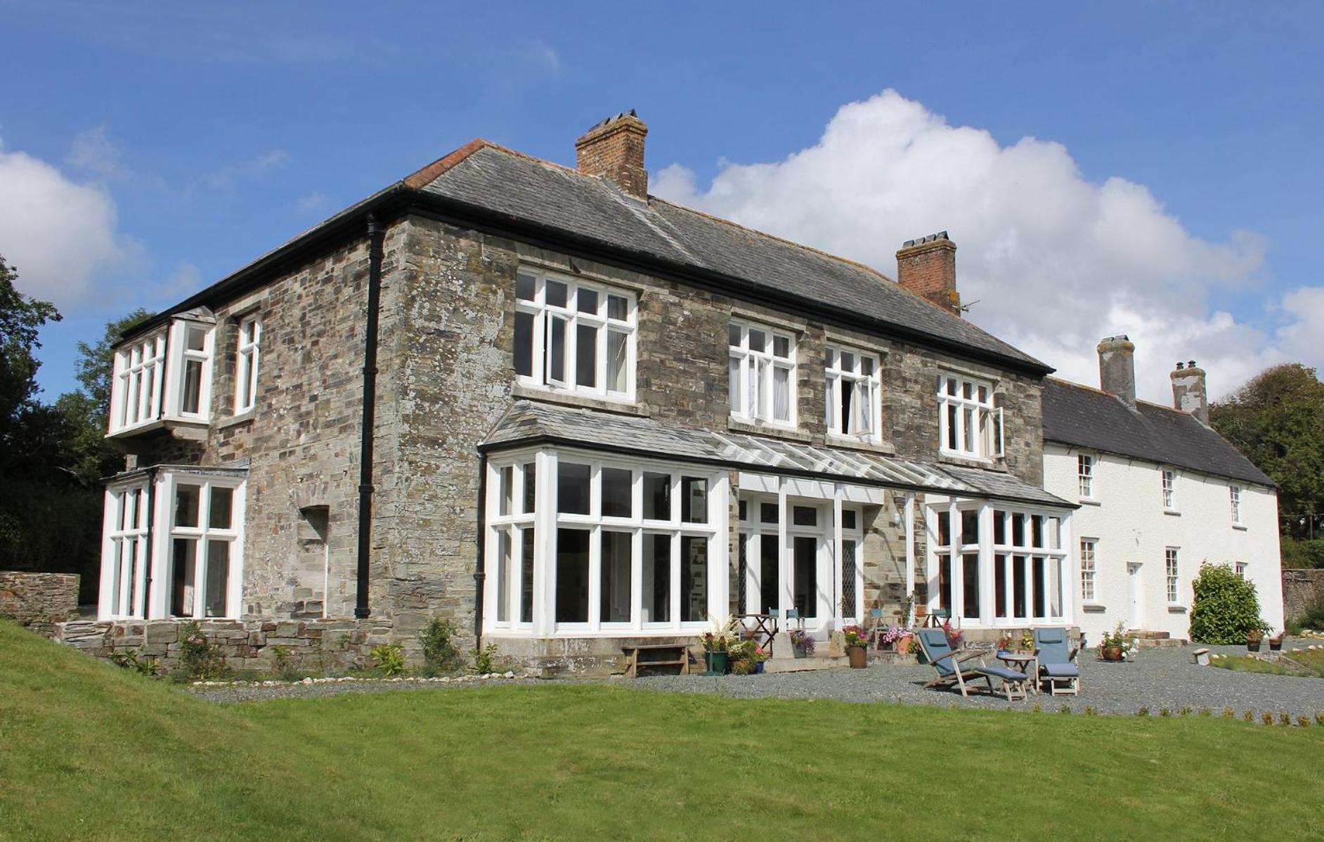 Costislost House