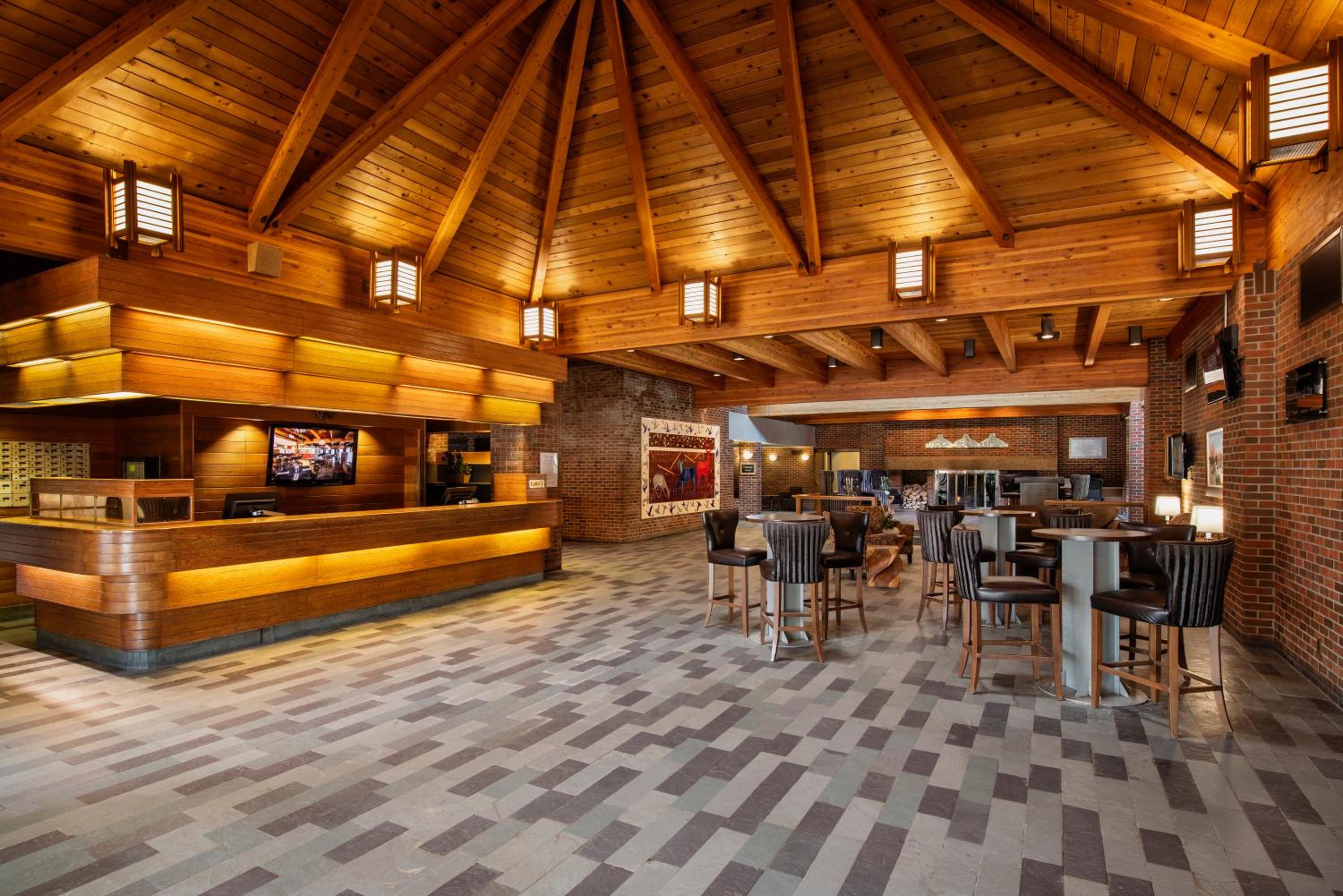Thunder Bay Vacations - Valhalla Hotel  Conference Centre - Property Image 1
