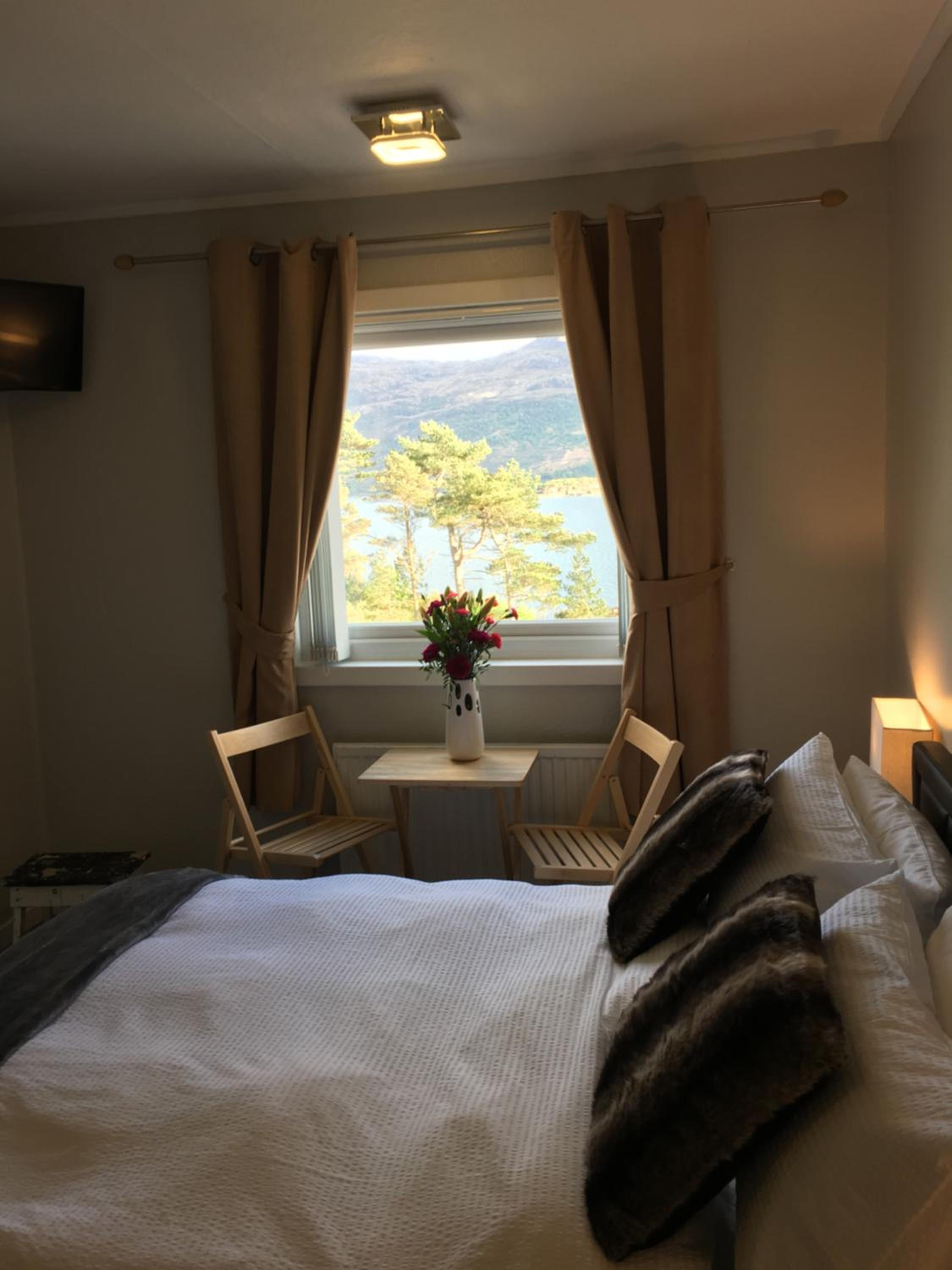Lochalsh View, Kyle, 1 Mile to Skye view 3