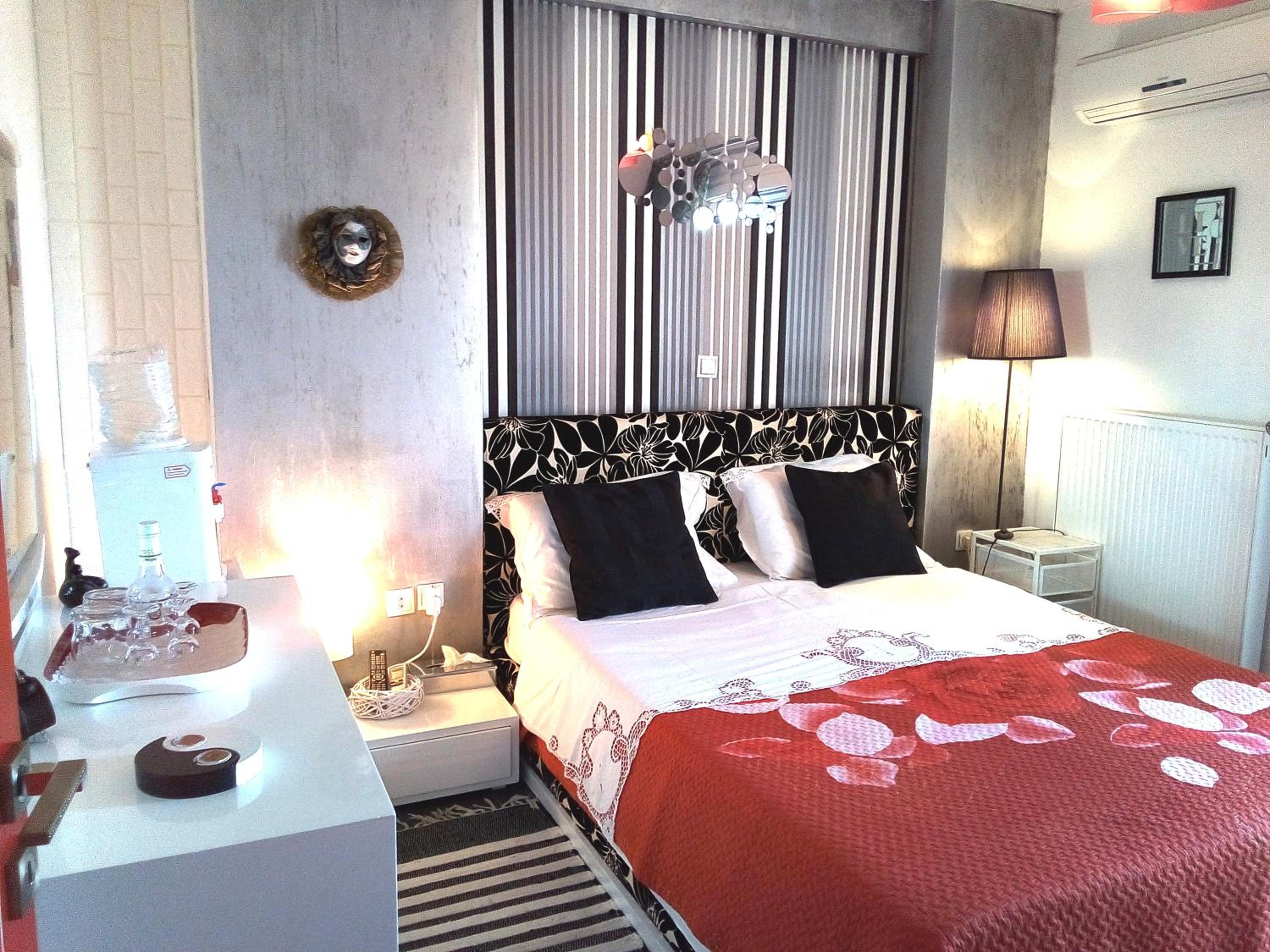 Greek hospitality with Free Double Parking and 1000mbps WiFi photo 4