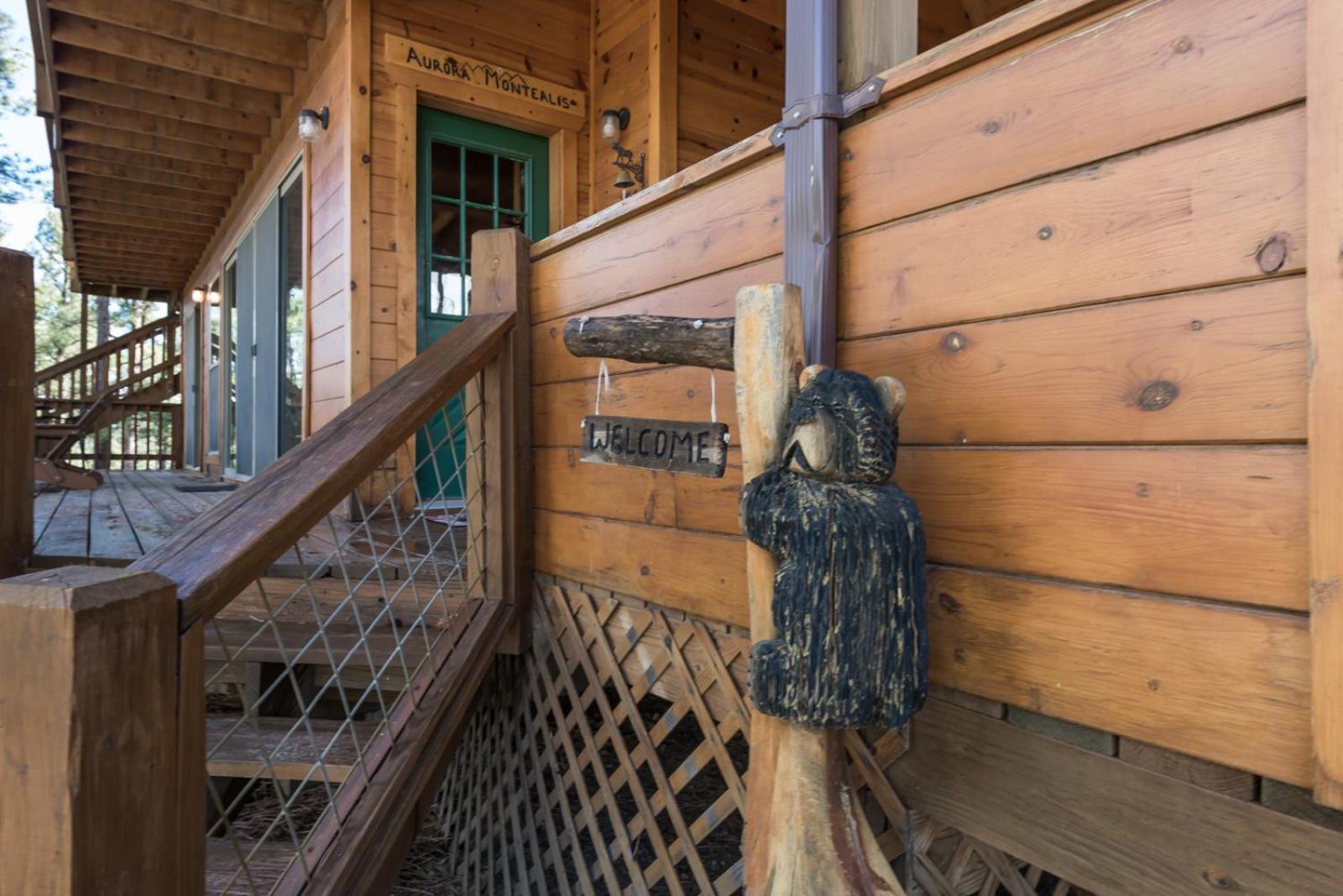 Hotel Aurora Montealis, 2 Bedrooms, Sleeps 4, Mountain Views, Fireplace, WiFi - Image 1