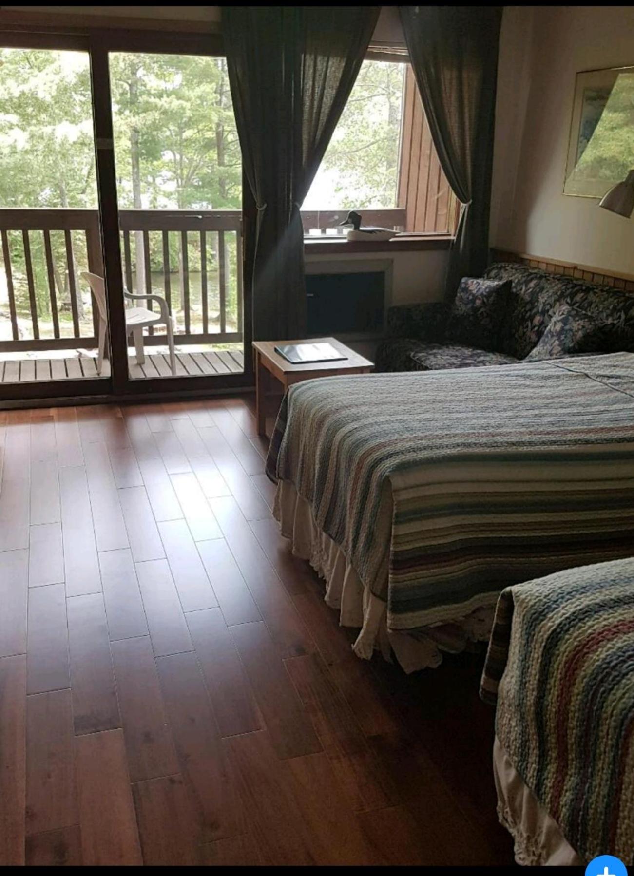 Westwind Inn on the Lake