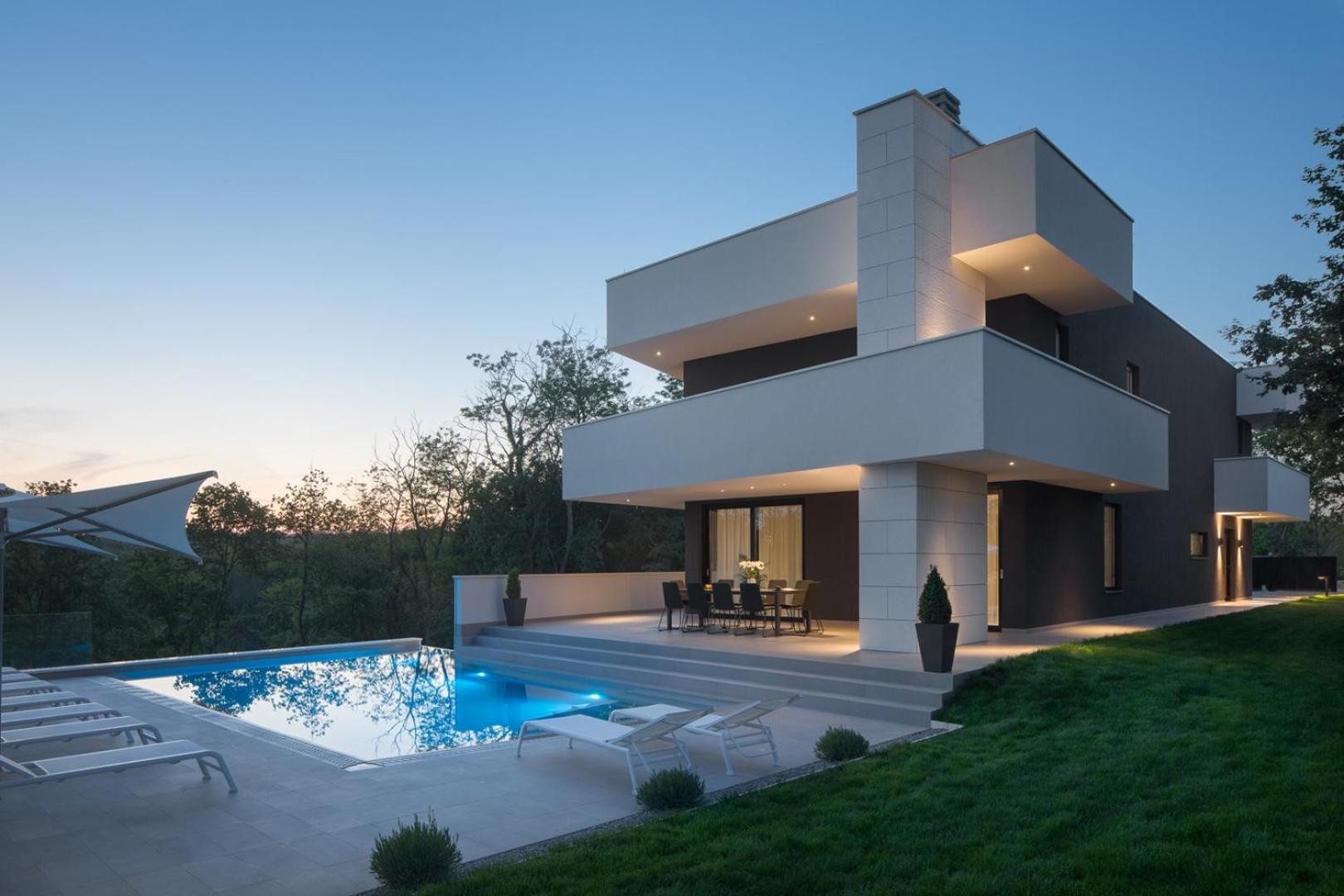 Modern Villa 55 with Pool and Spa view 2