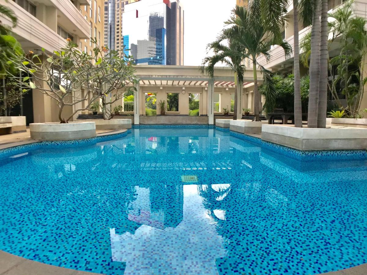 Twin Peaks Sukhumvit Suites