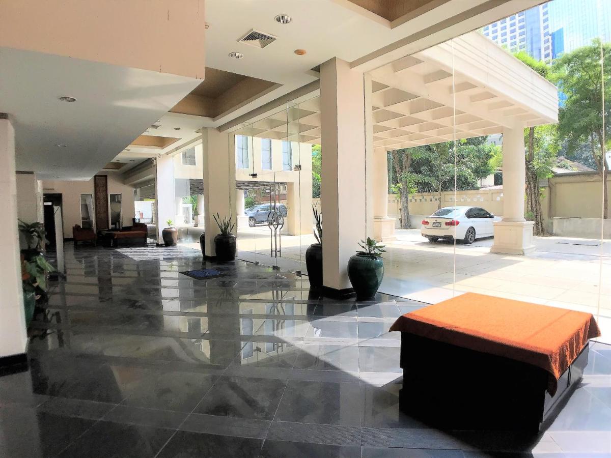 Twin Peaks Sukhumvit Suites