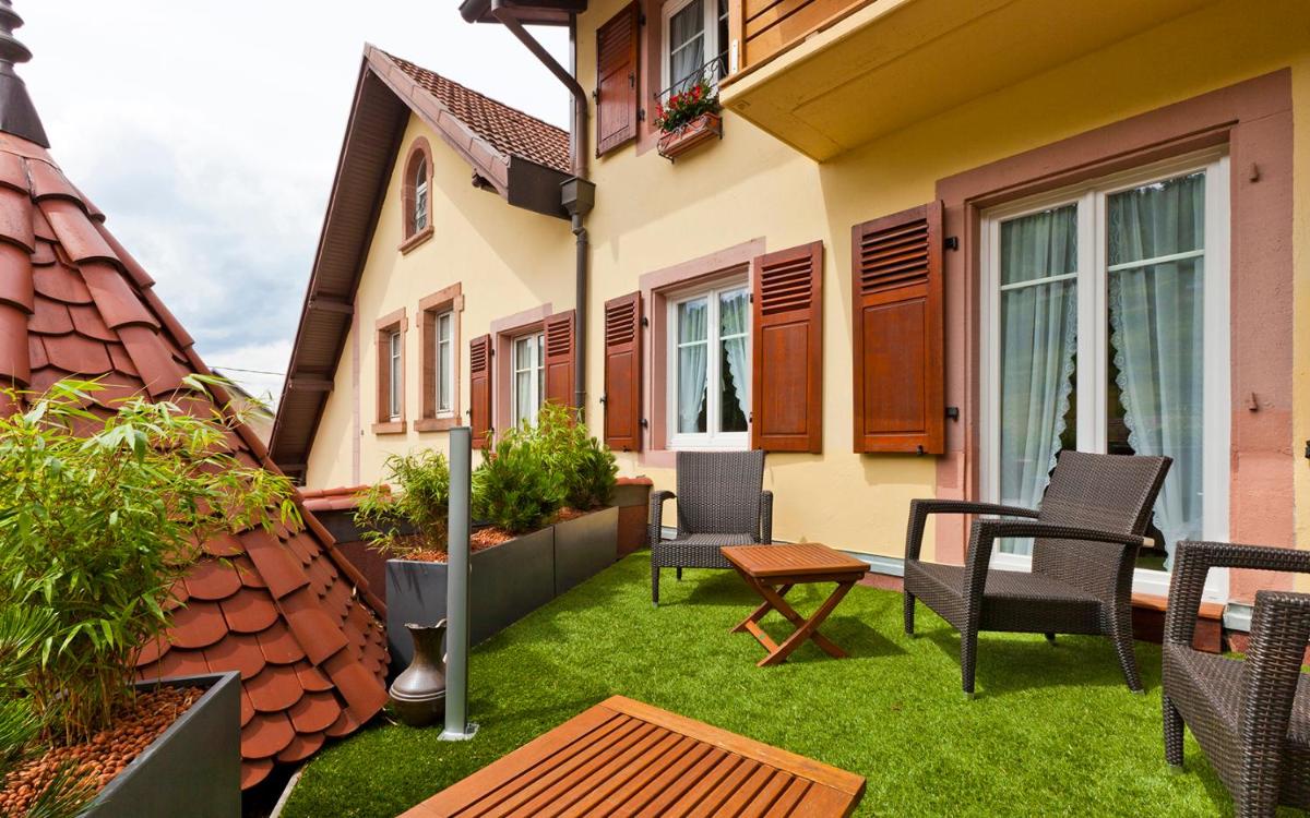 outdoor BBQ area