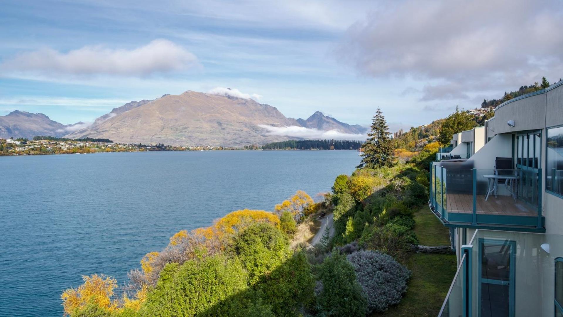 Remarkables Retreat 1 view 2