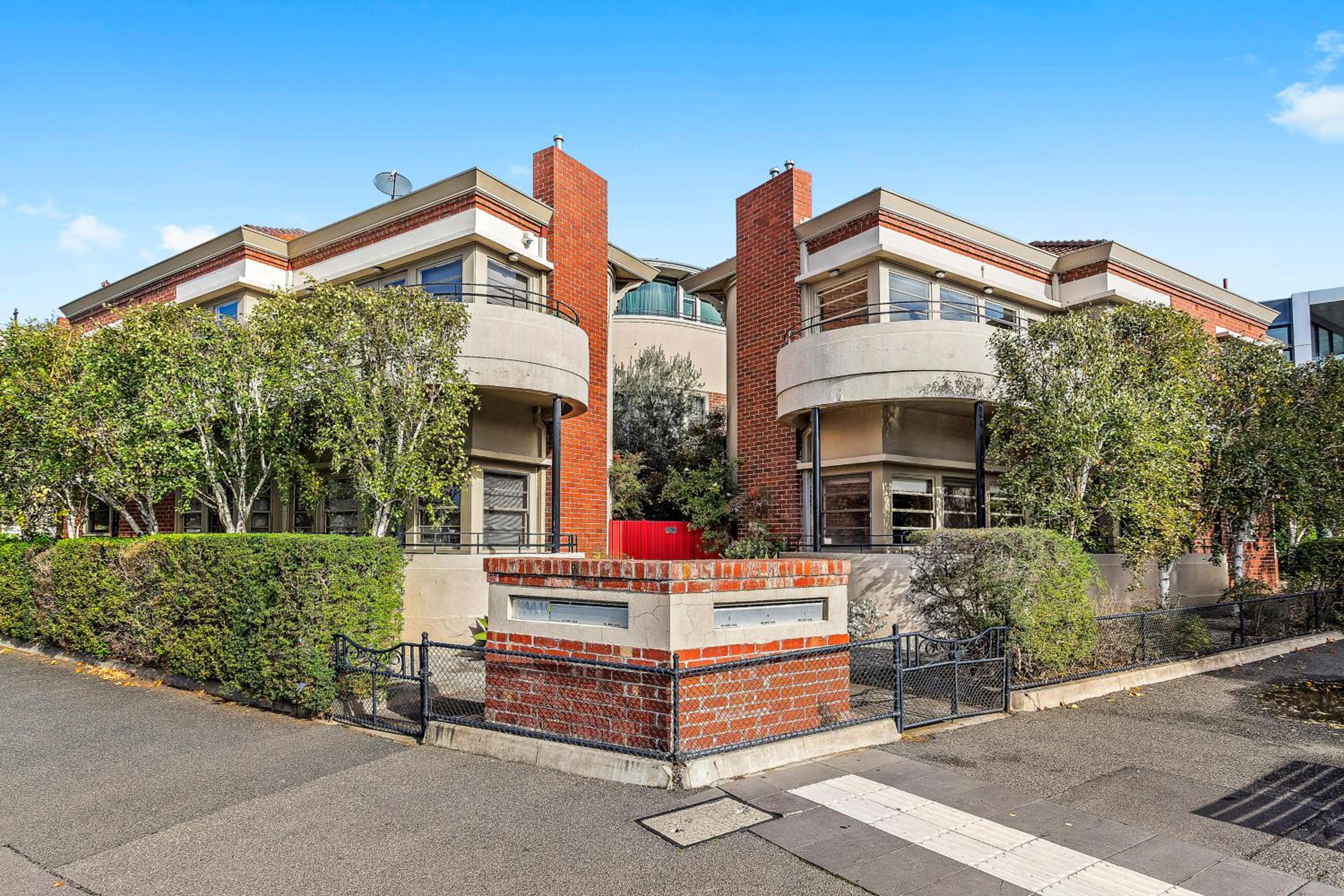 Captains Retreat Apartments and Cottages