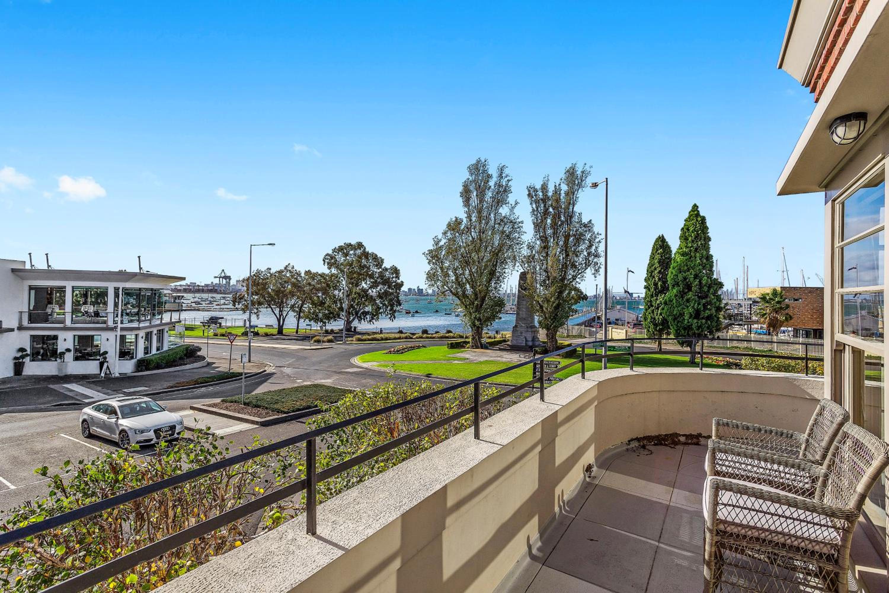 Captains Retreat Apartments and Cottages