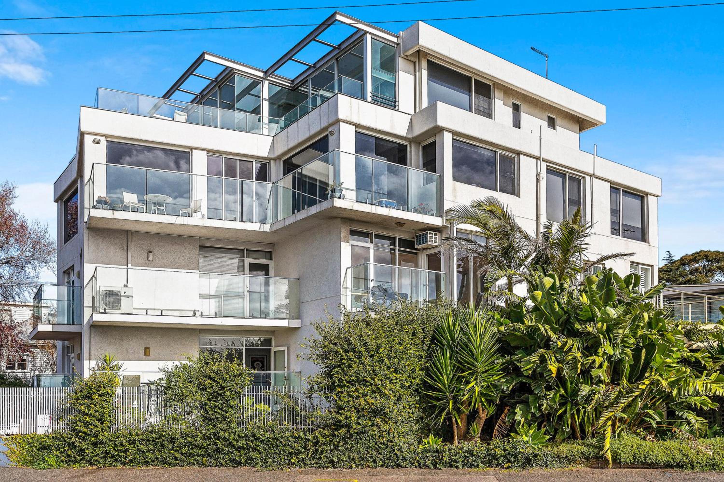 Captains Retreat Apartments and Cottages