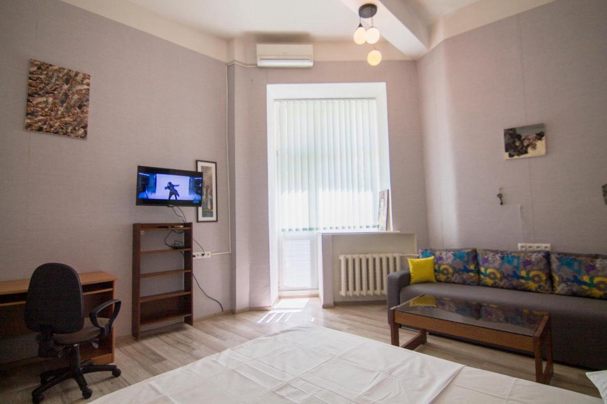 Art Apartment in Maidan view 4