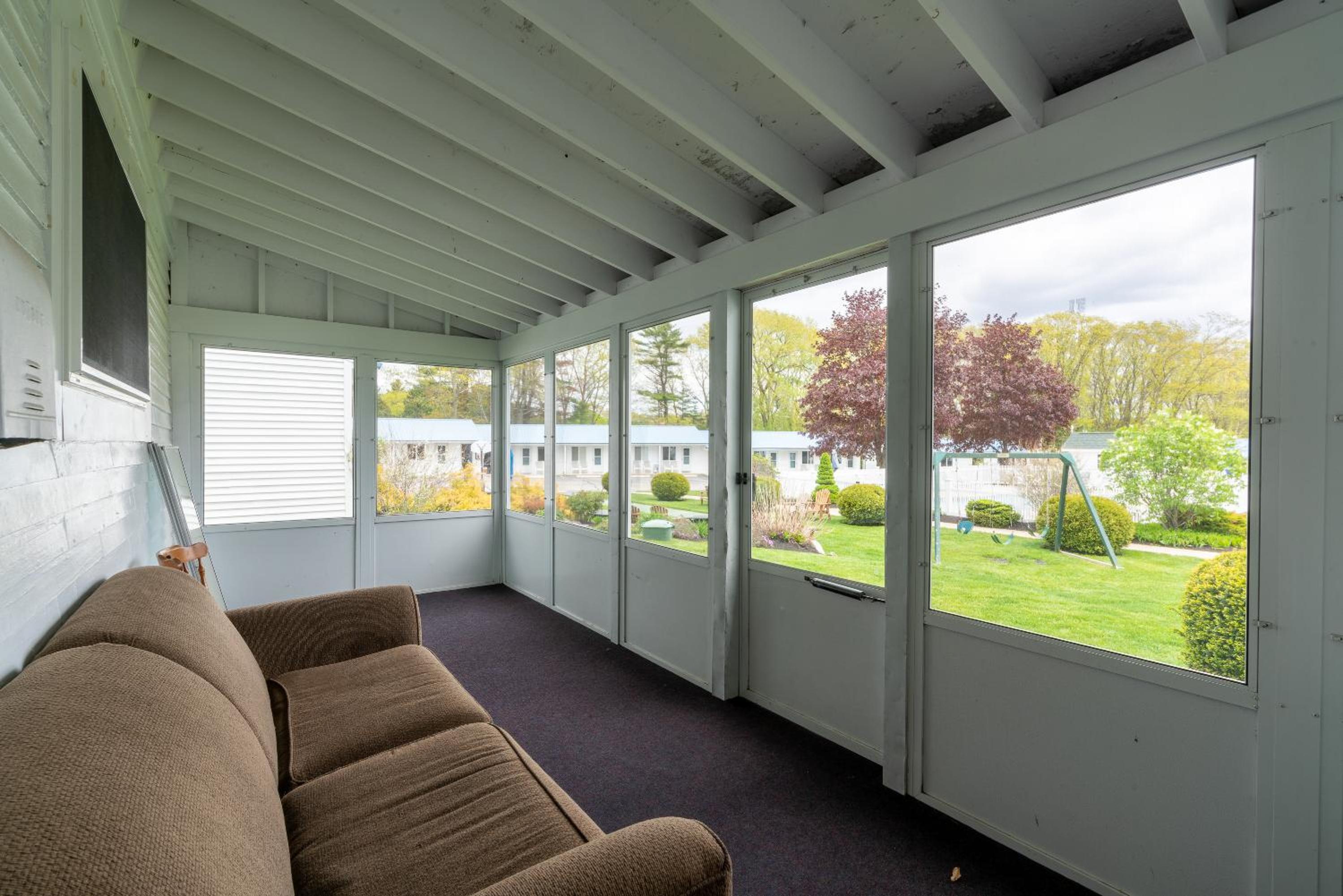 Ne'r Beach Motel