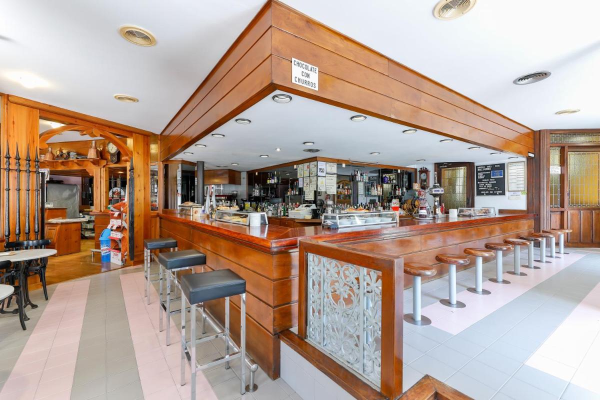 bar