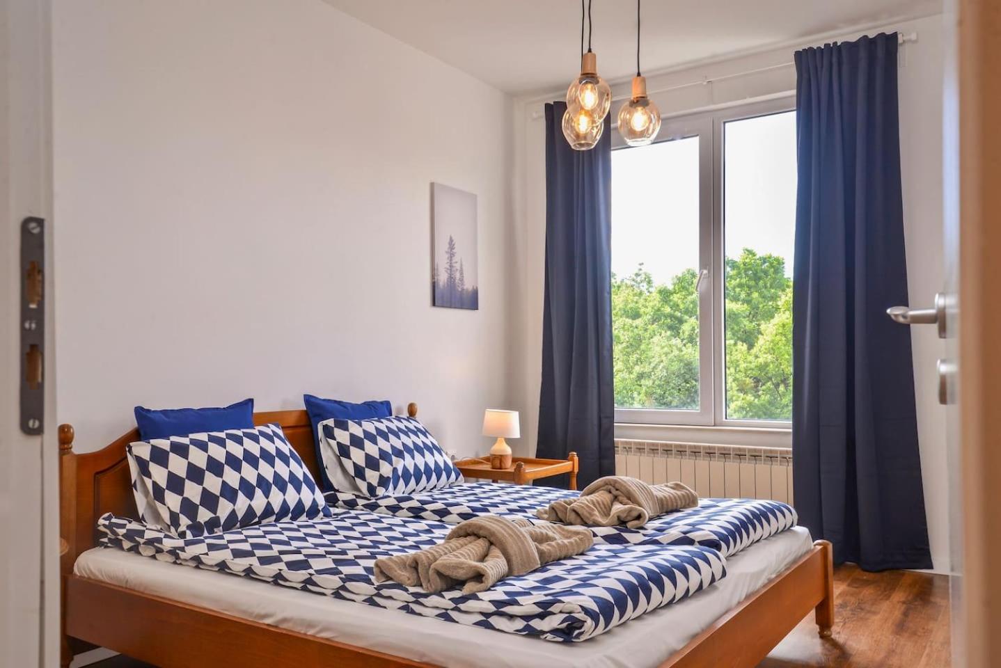 Spacious 2BD 2BA Flat - South Park & Vitosha Views by Flat Mаnager view 2