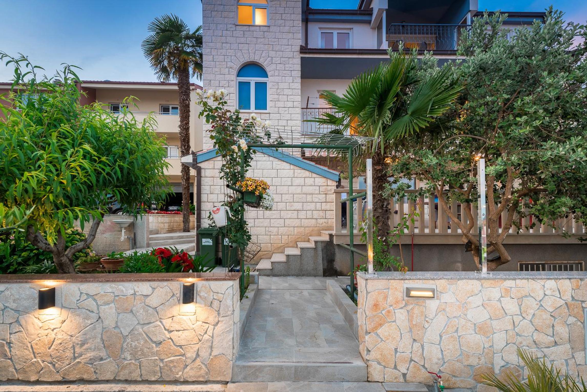 Apartments Katarina with swimming pool
