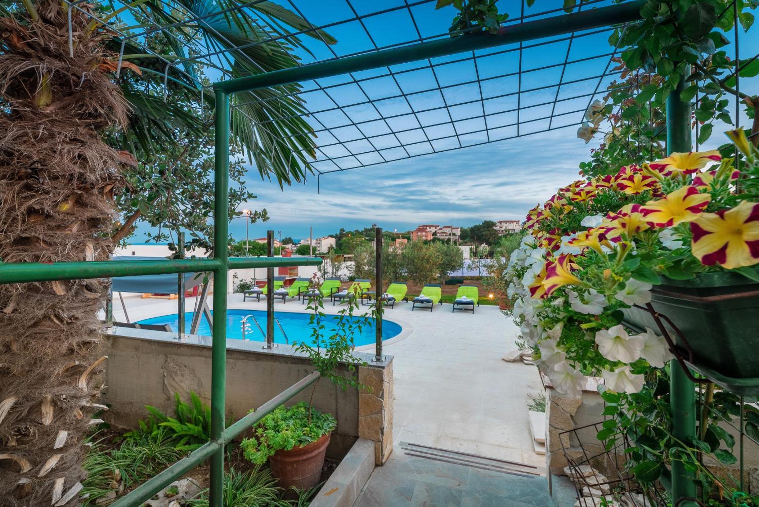 Apartments Katarina with swimming pool