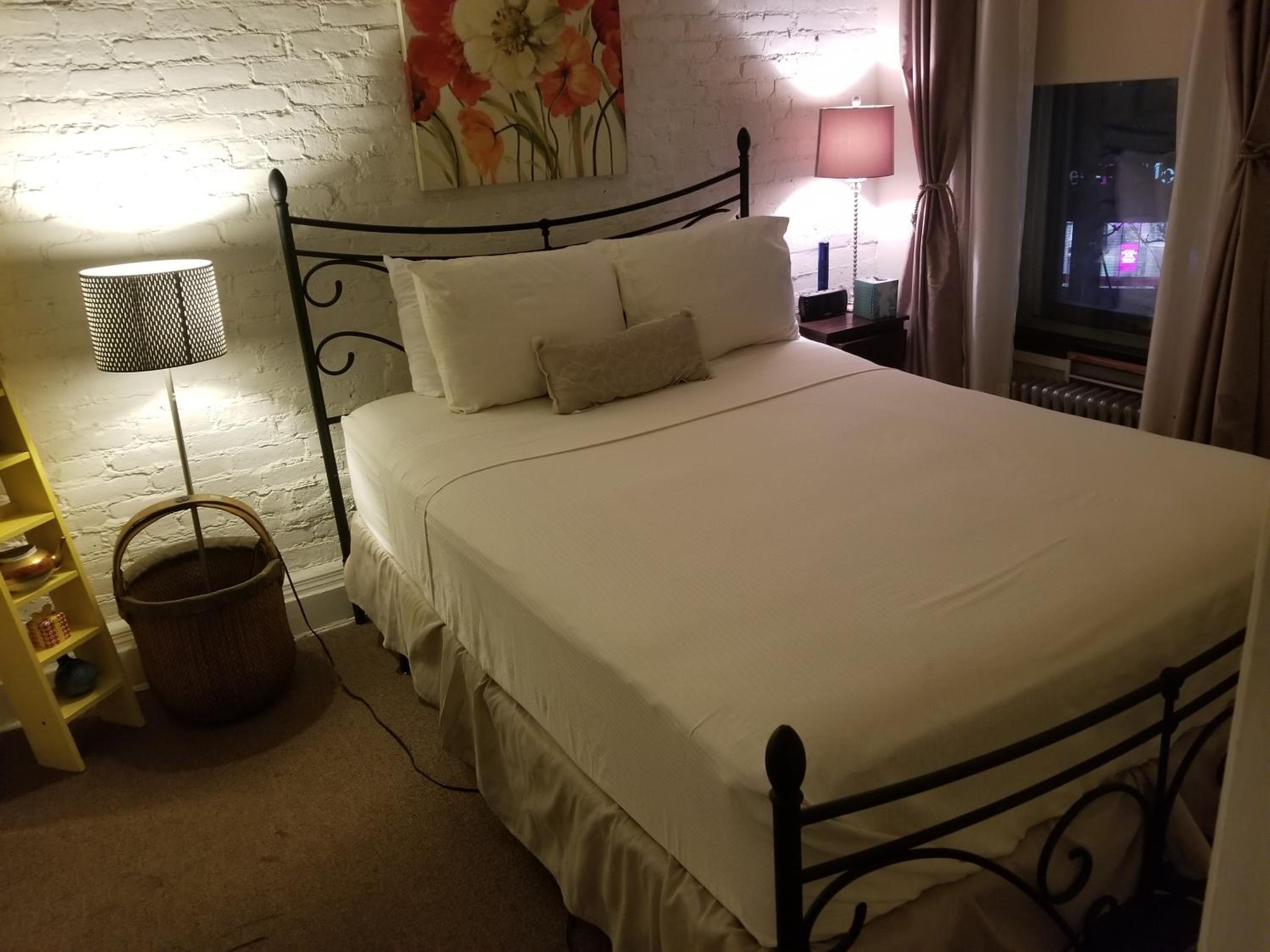 Cozy Fully Furnished Apartment Near Prospect Park & Public Transport view 4