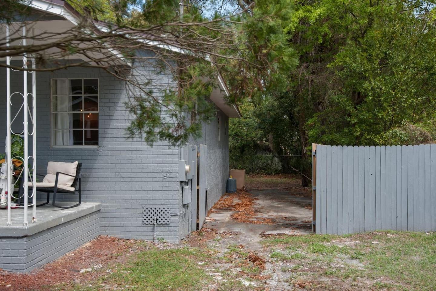 **TAMPA URBAN CONVENIENCE ** view 2