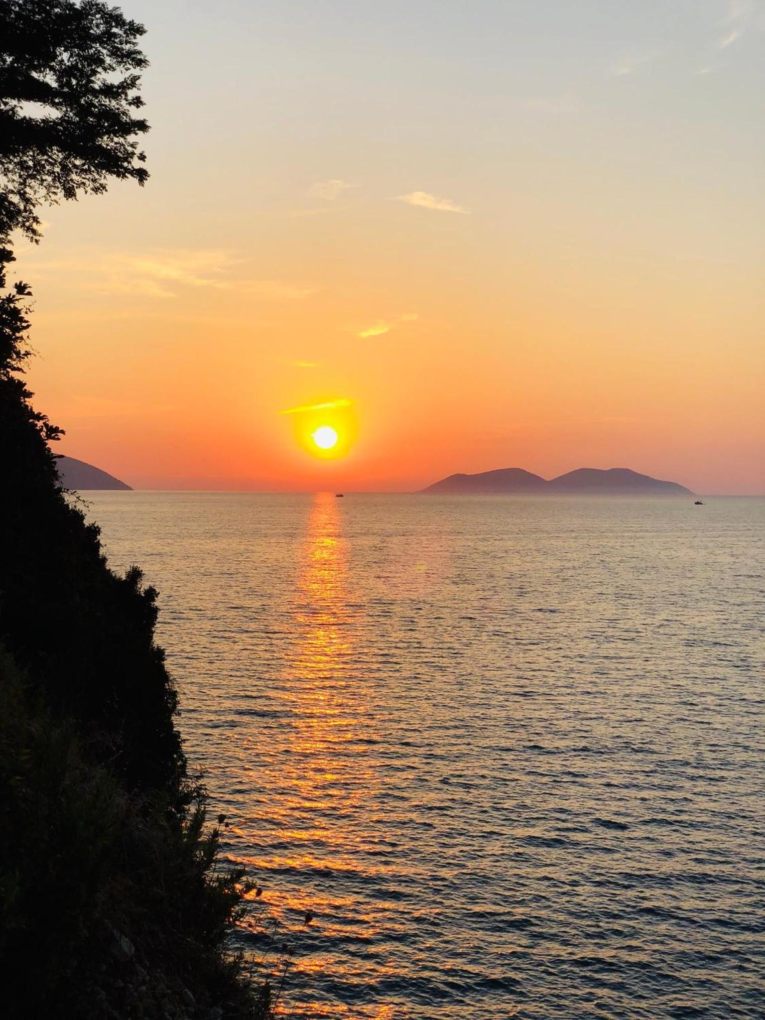 Amazing View! B & C New Apartment in Vlora