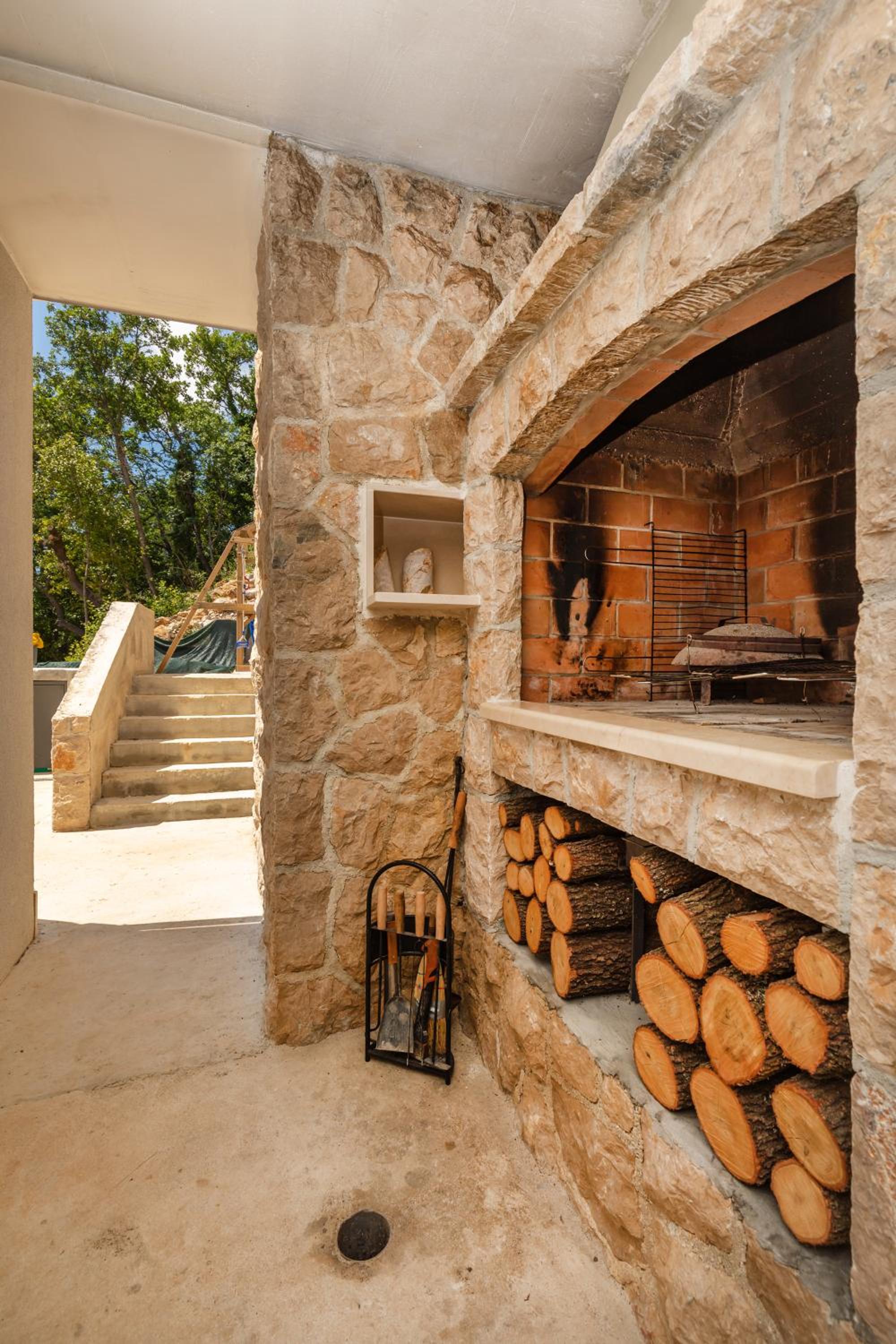 Apartmani D & J with Heated Pool & Stunning Sea View