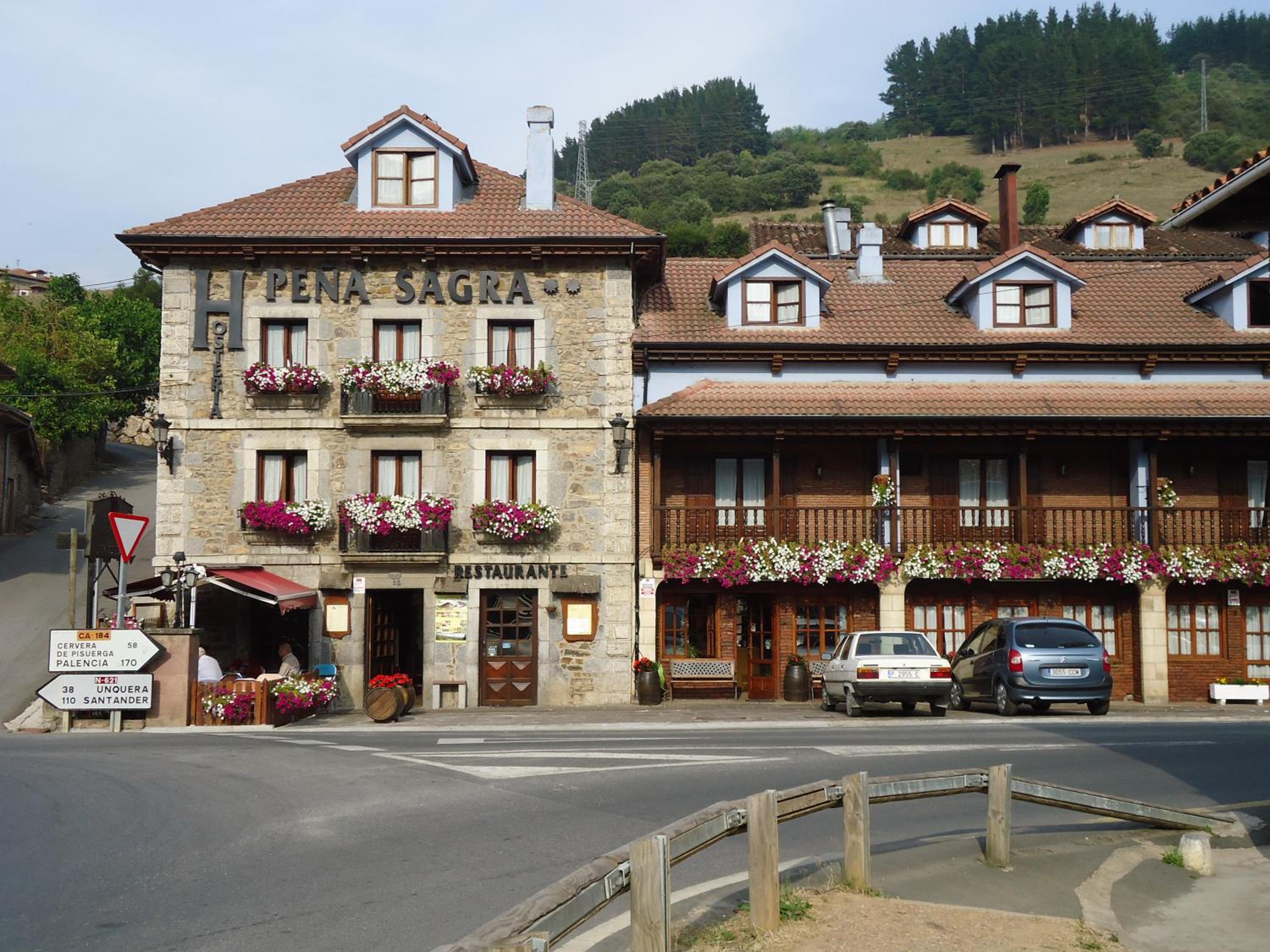Hosteria Peña Sagra