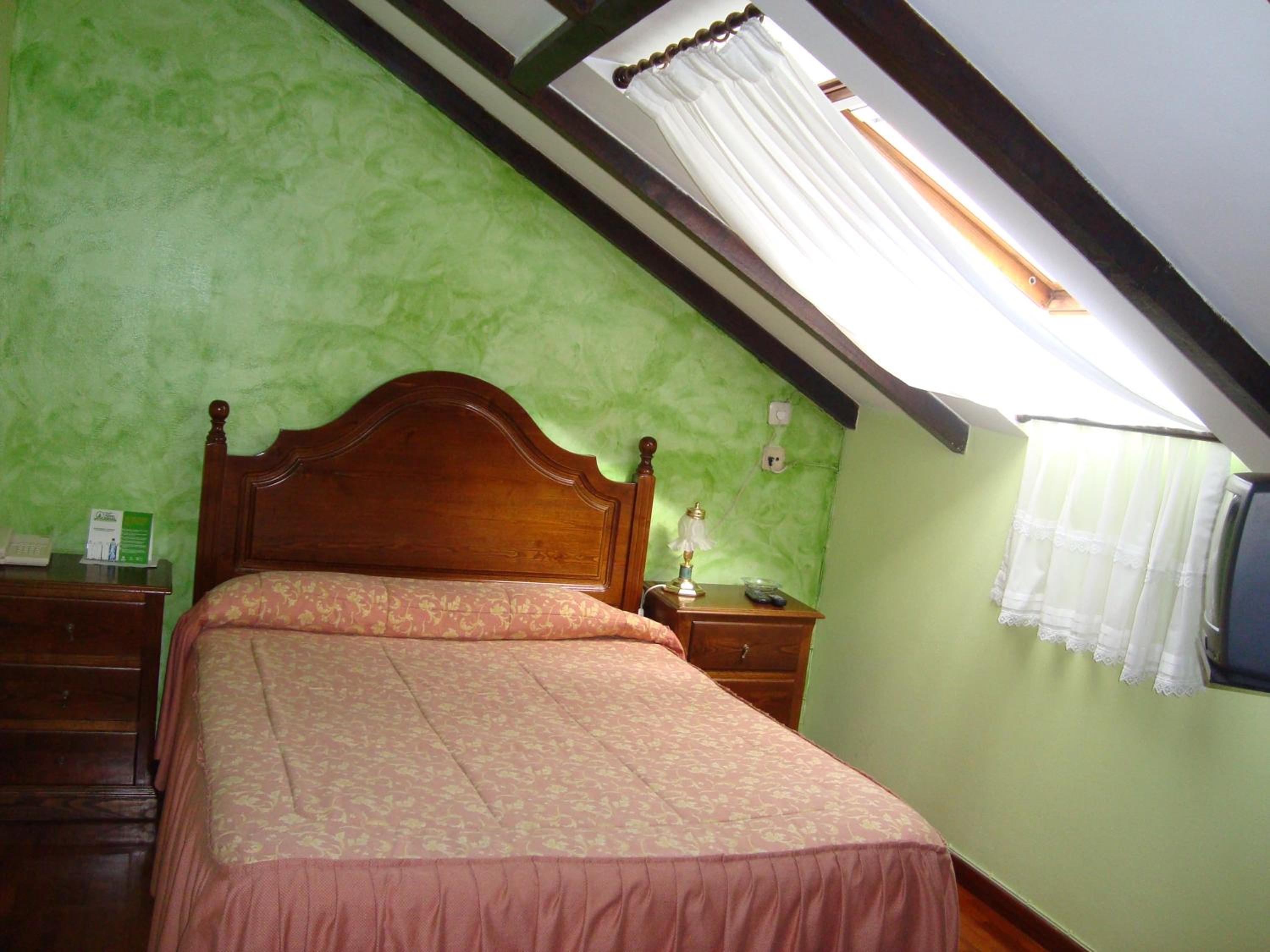 Hosteria Peña Sagra