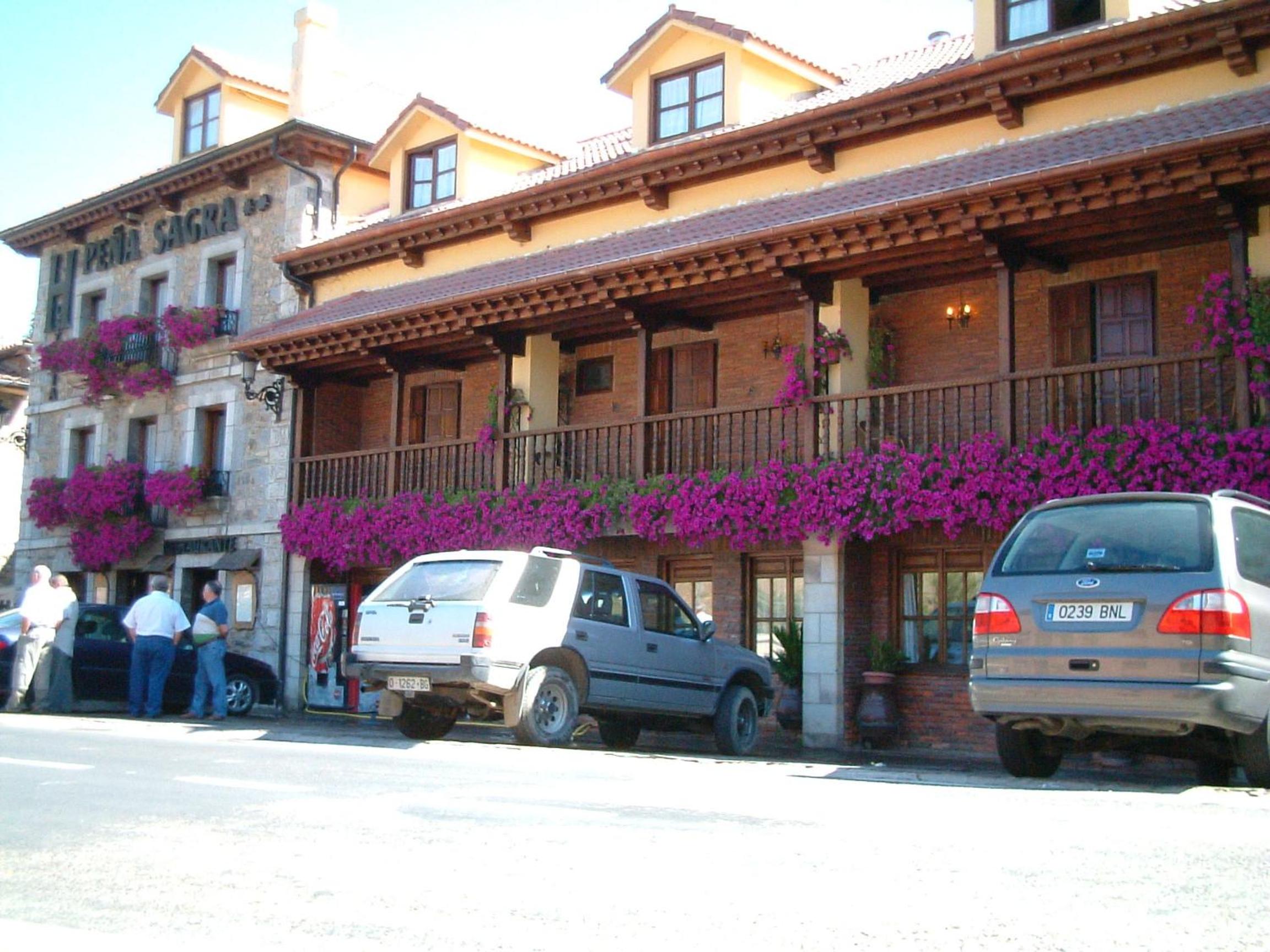 Hosteria Peña Sagra
