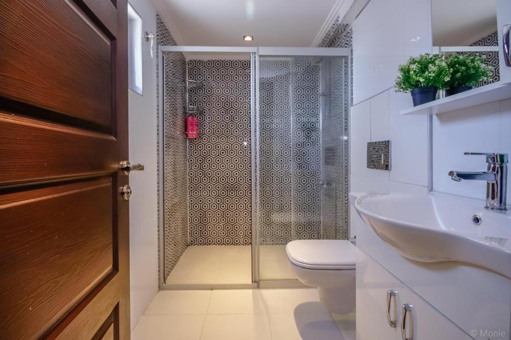 Lara Park Suites