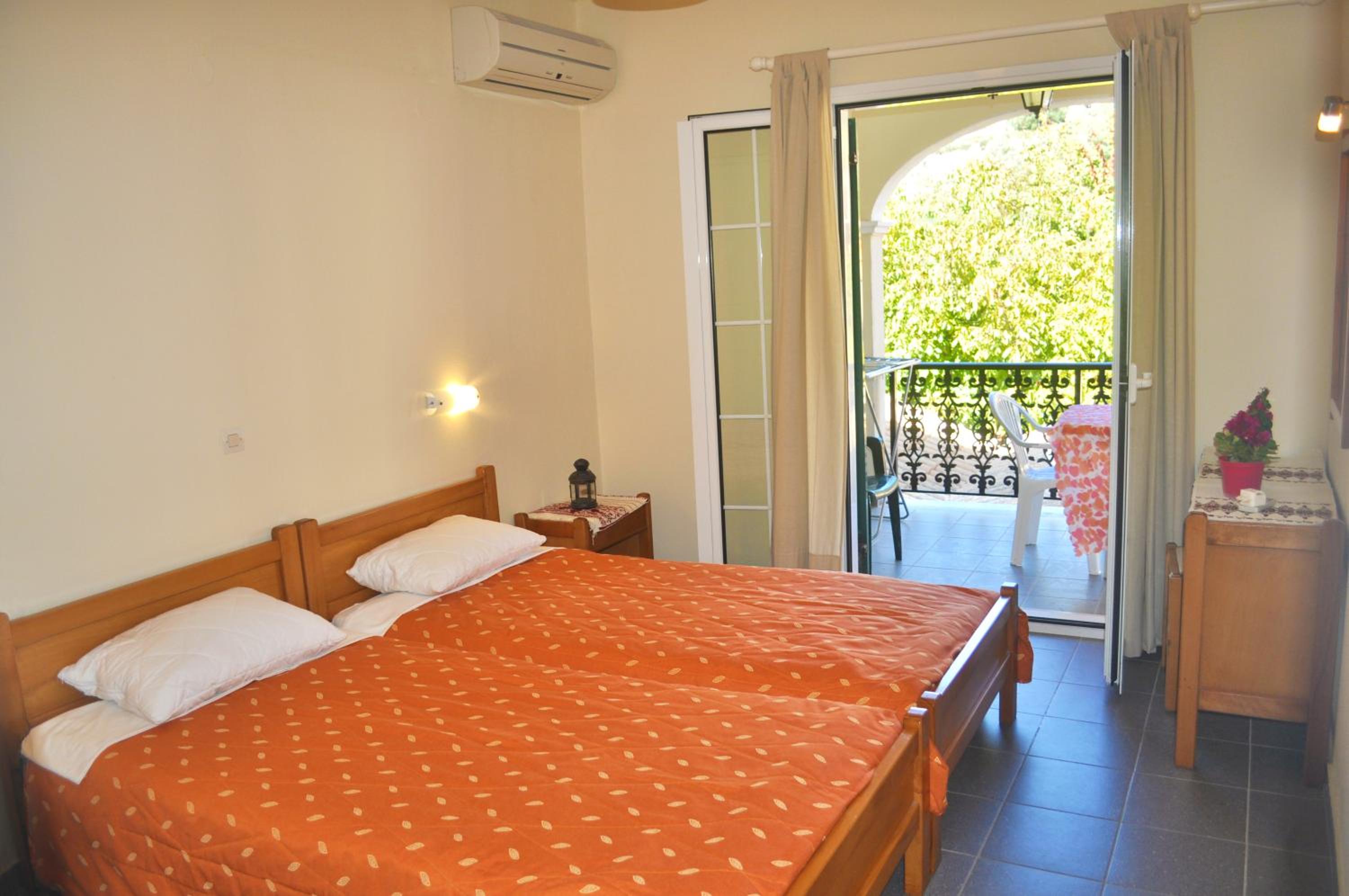 Holiday Apartments yannis on Agios Gordios beach in Corfu