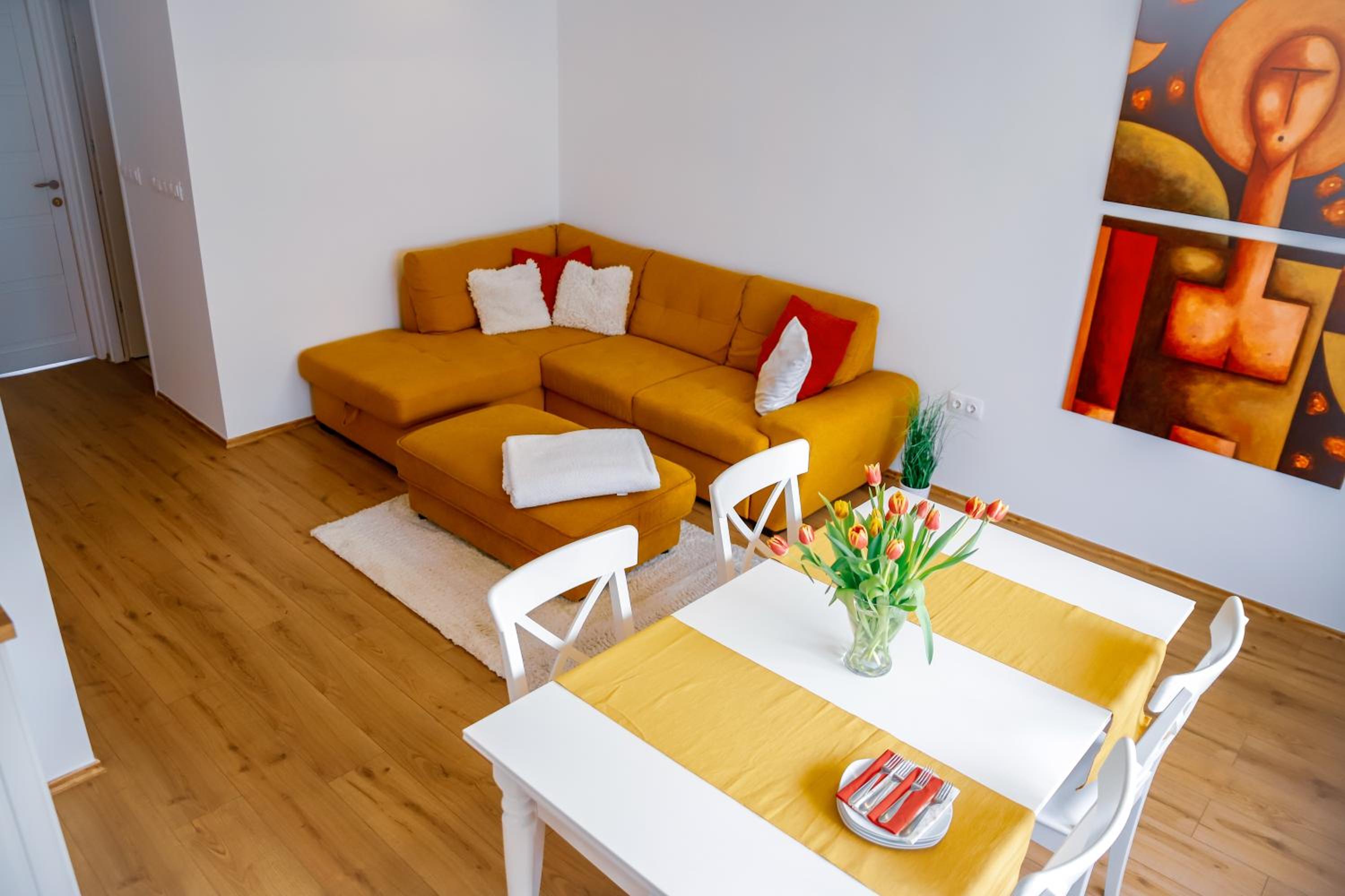 Cozy apartment in the downtown view 3