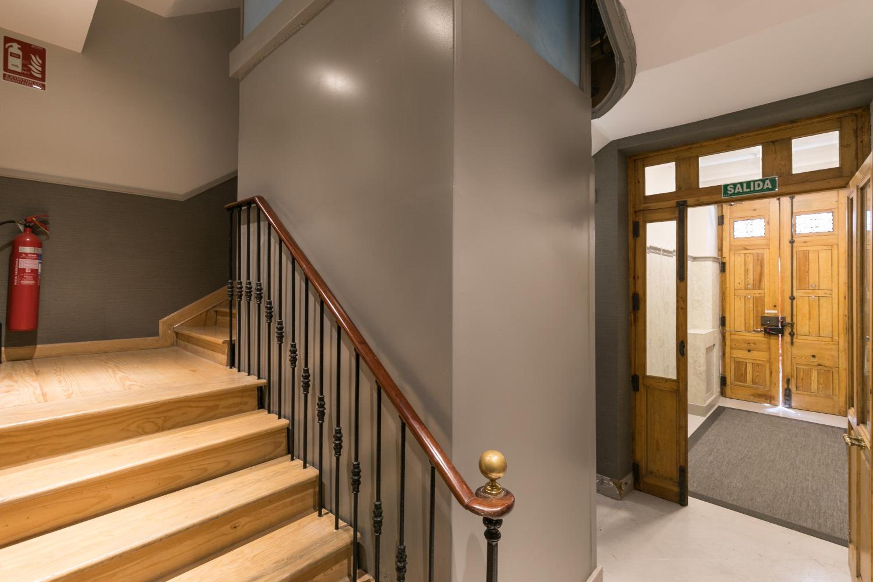 Feelathome Madrid Suites Apartments