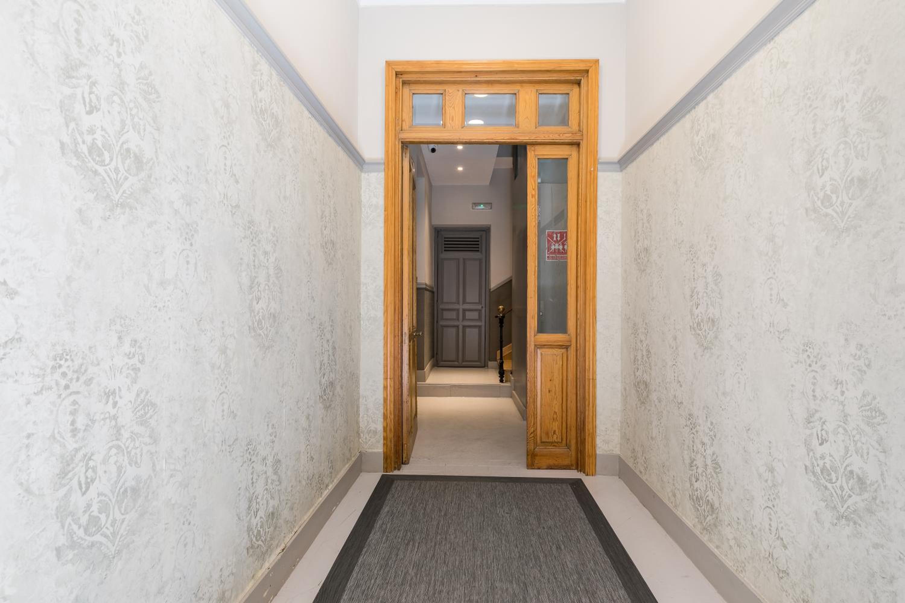 Feelathome Madrid Suites Apartments