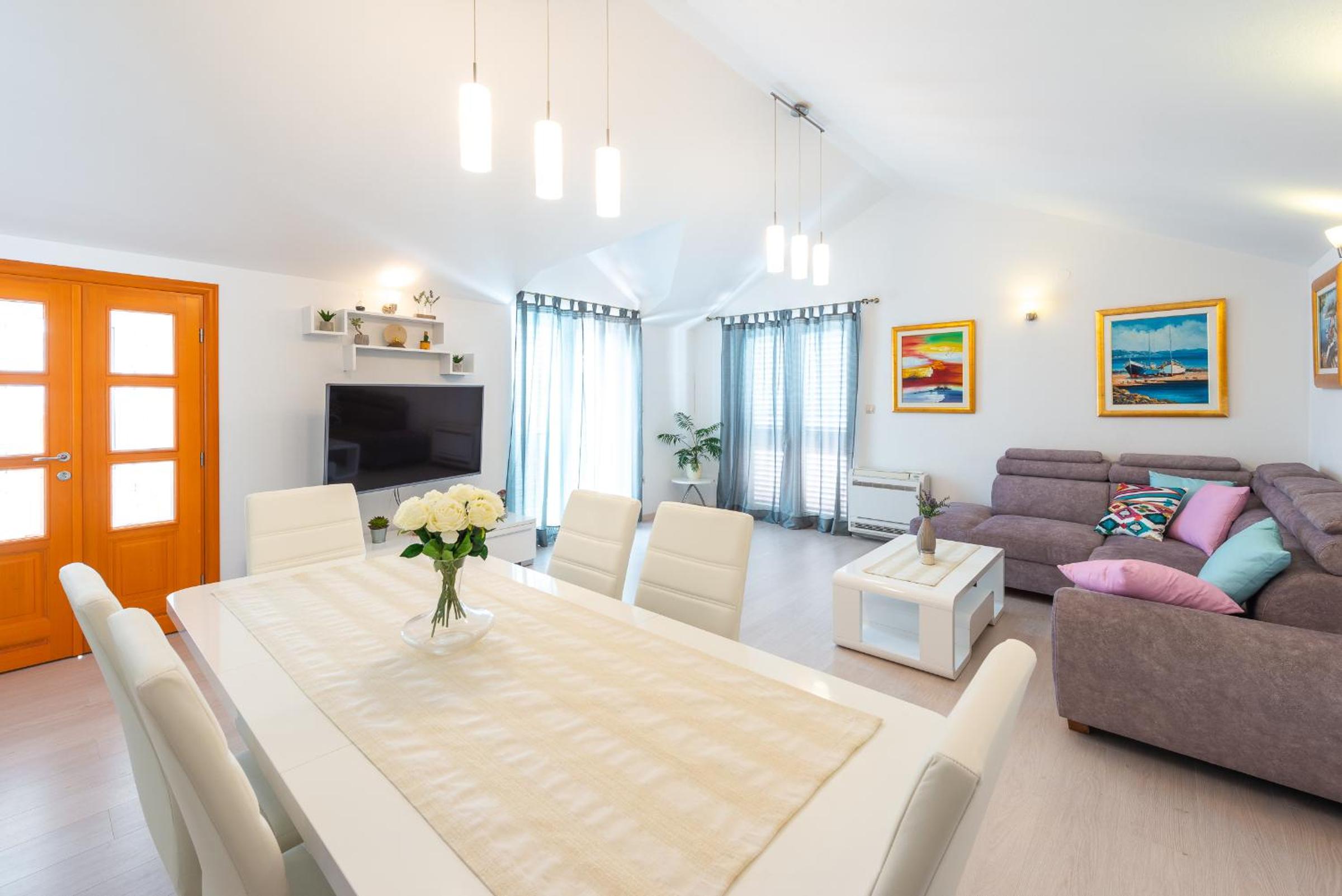 Penthouse Leon