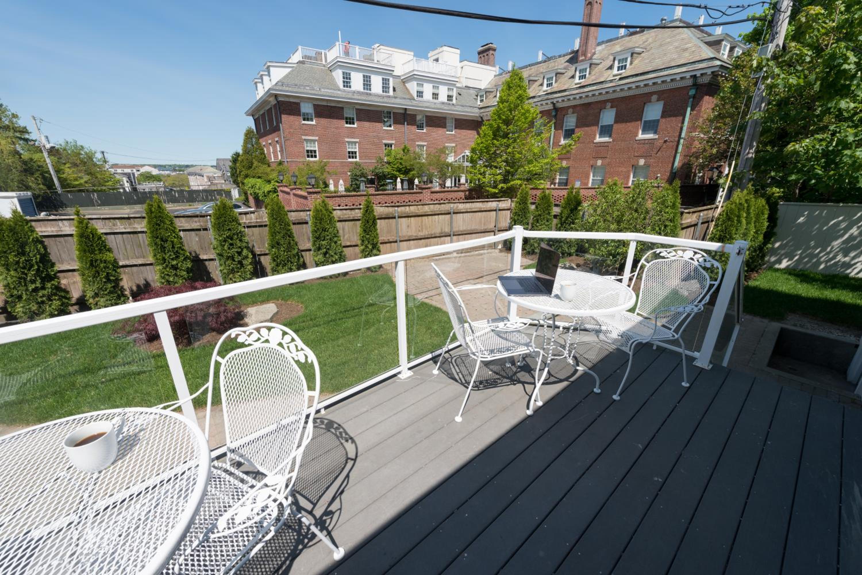 Hotel The Outlook Inn - Image 1