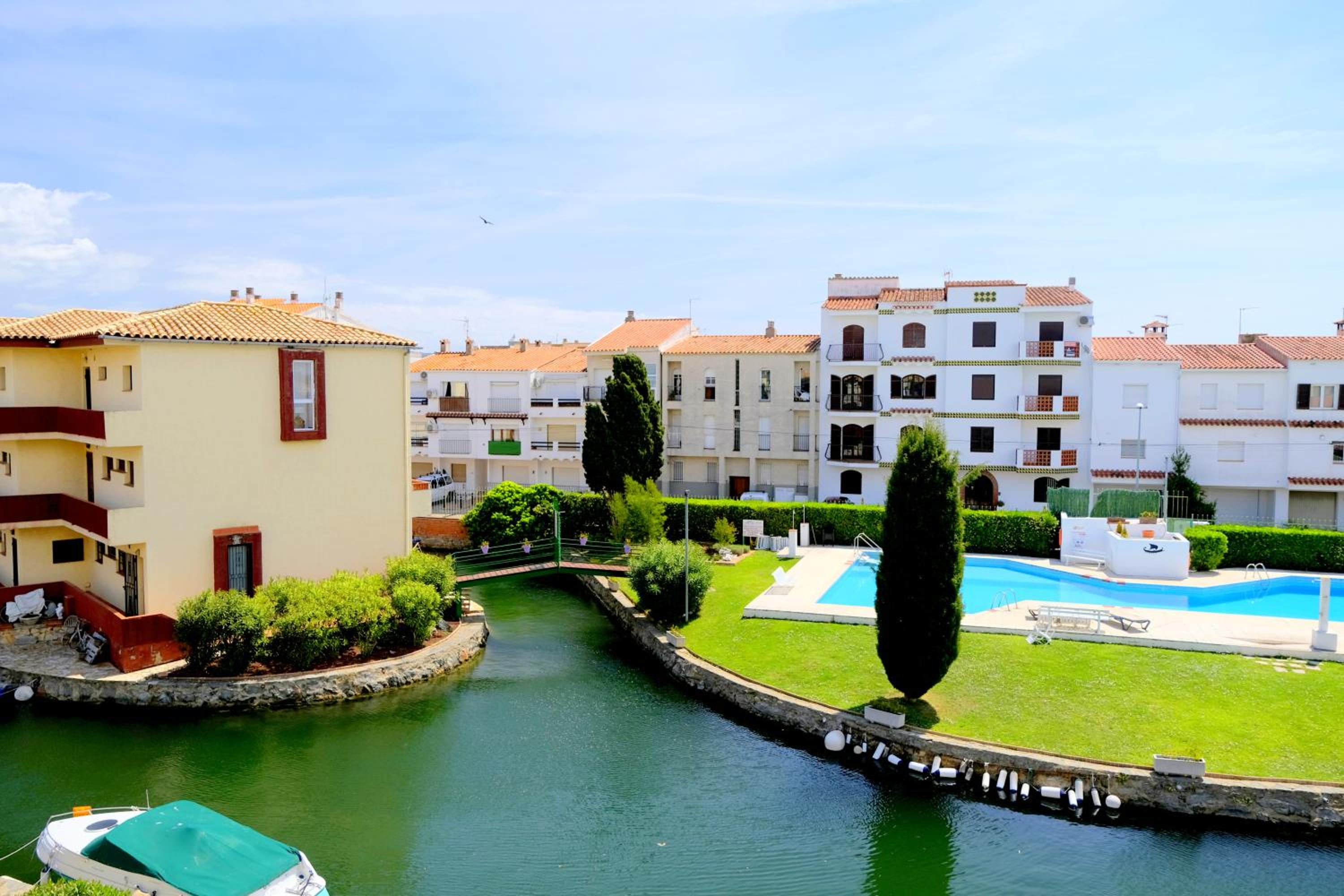 Empurialola- Apartamento en Empuriabrava con piscina y jardines en centro y cerca playa -158 view 3