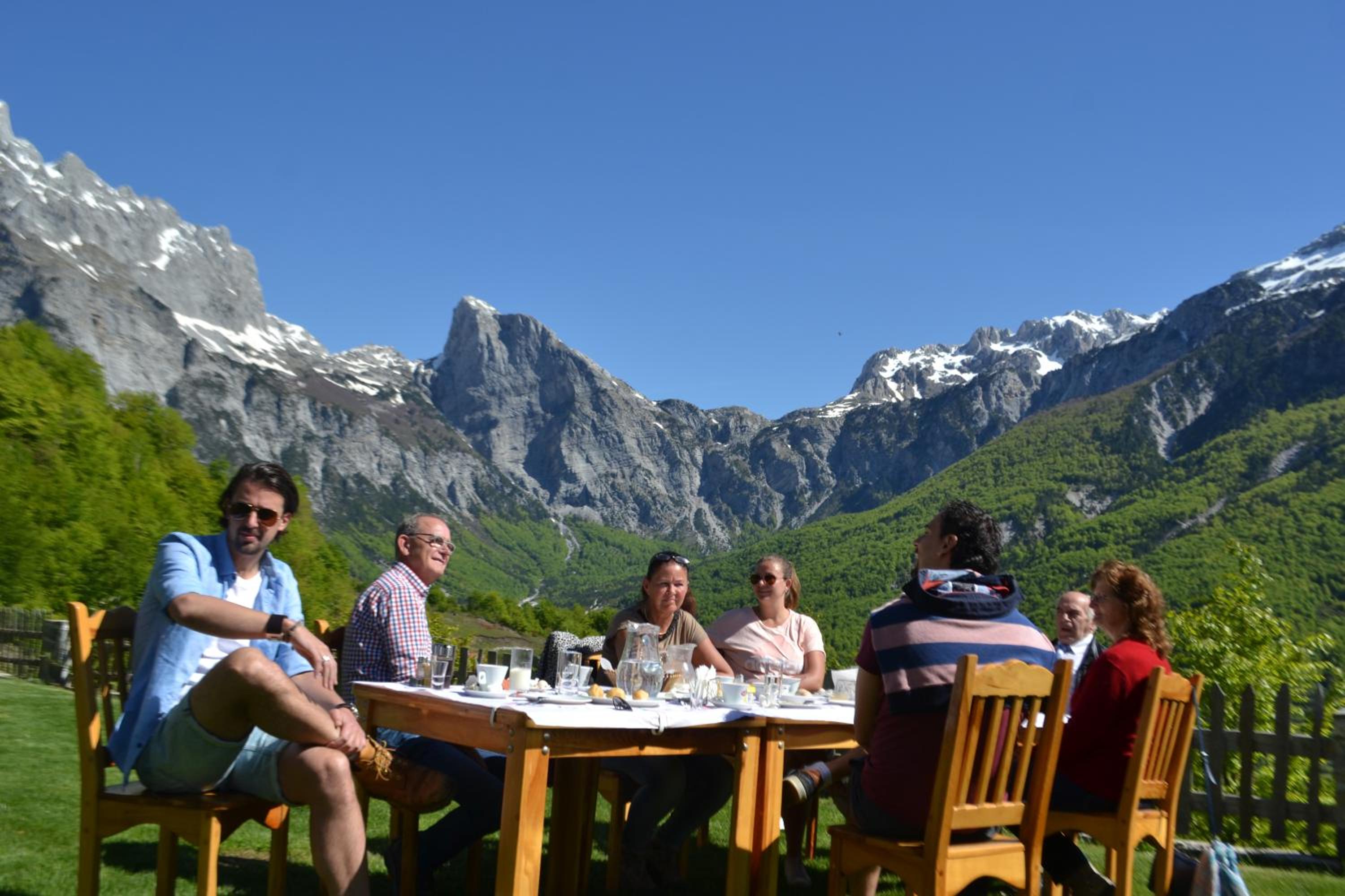 Hotel Vellezrit Guri