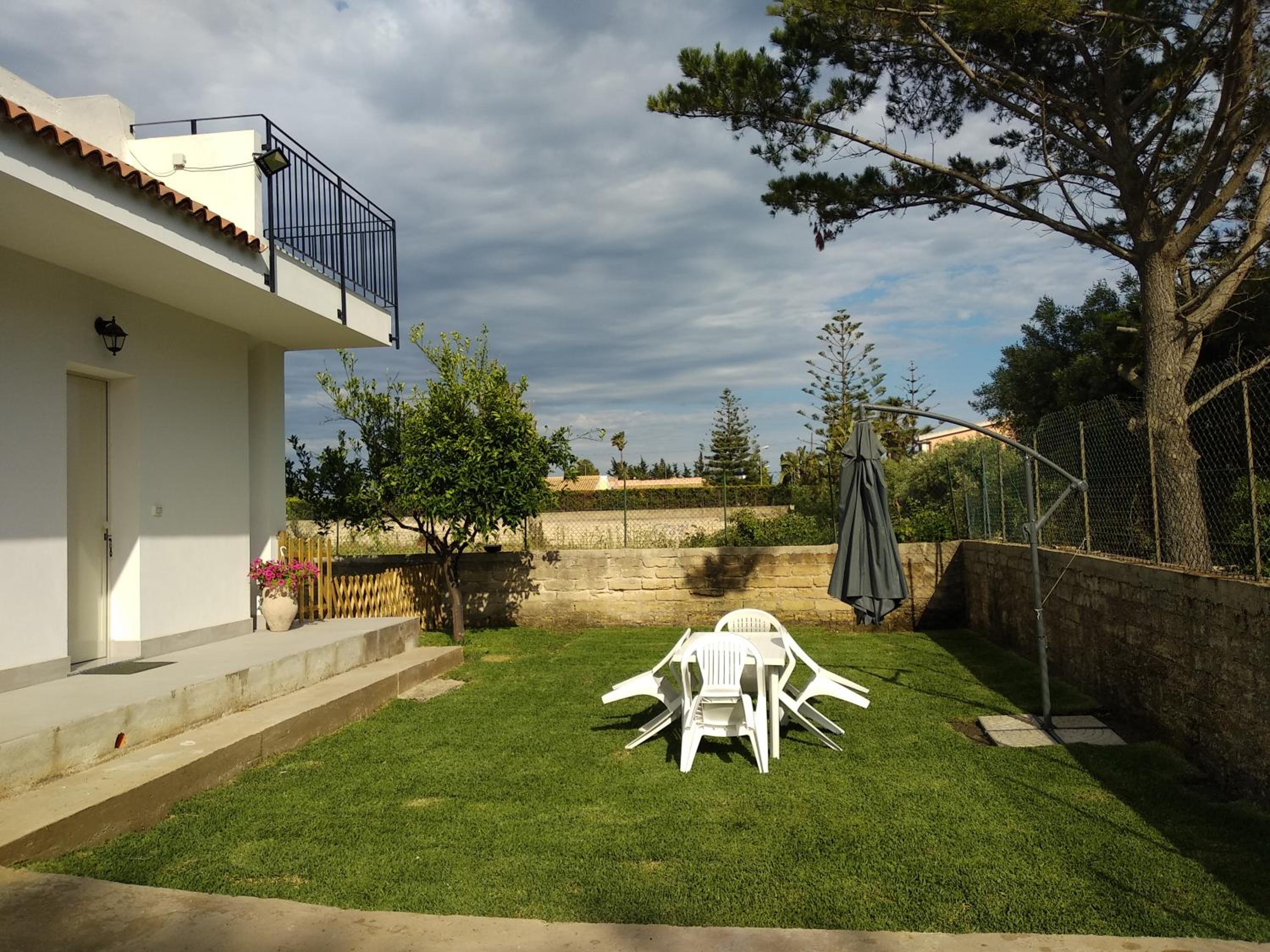 Caledonia Relax