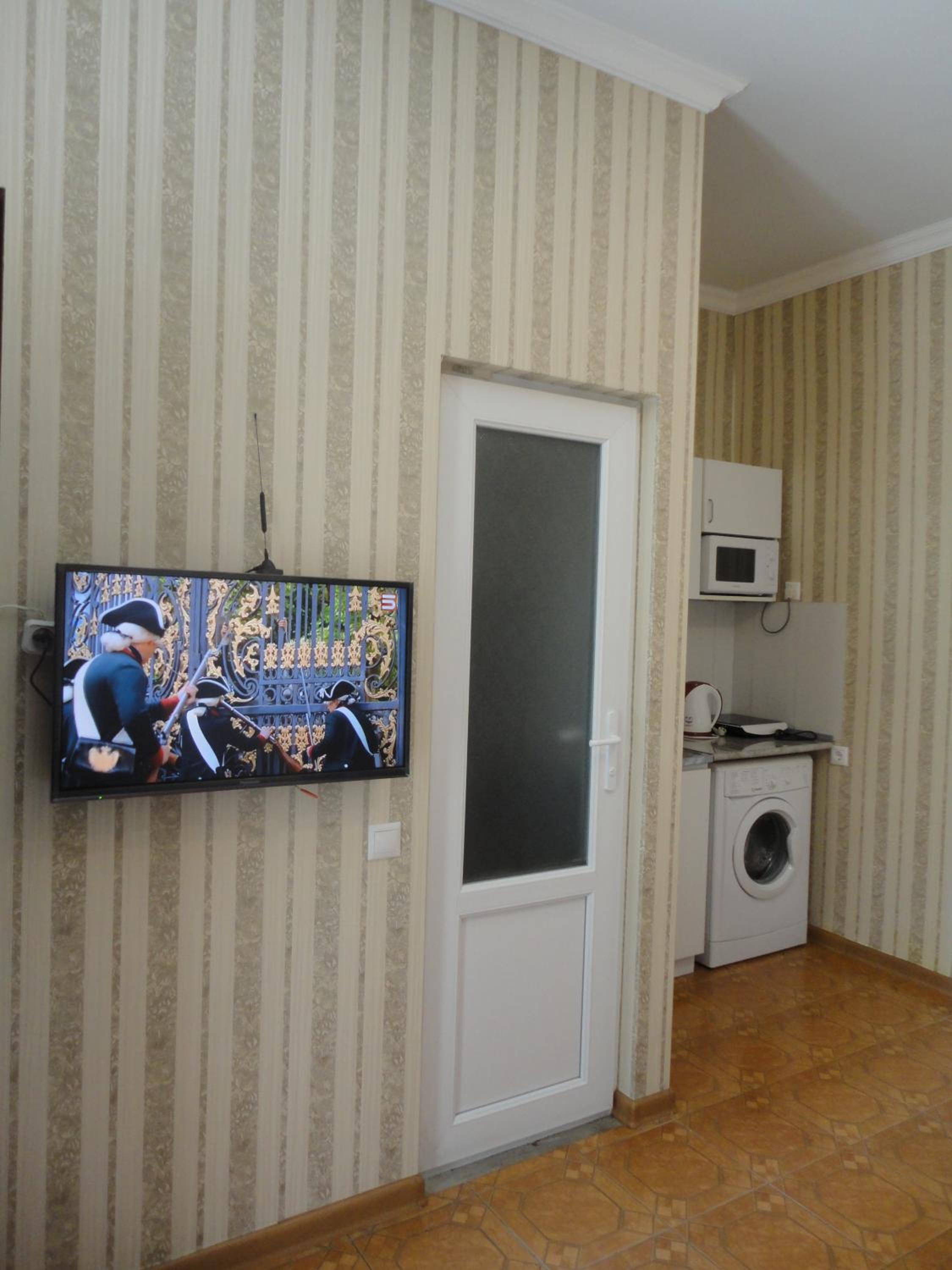 Like Home Guesthouse & Tours