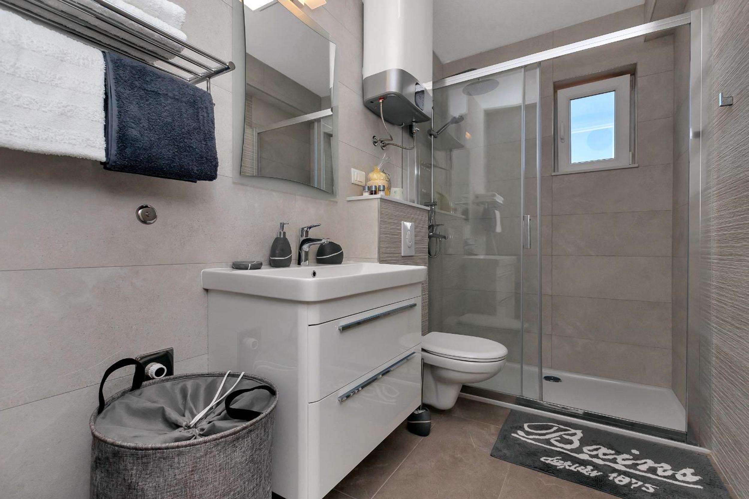 Apartman Jug view 3