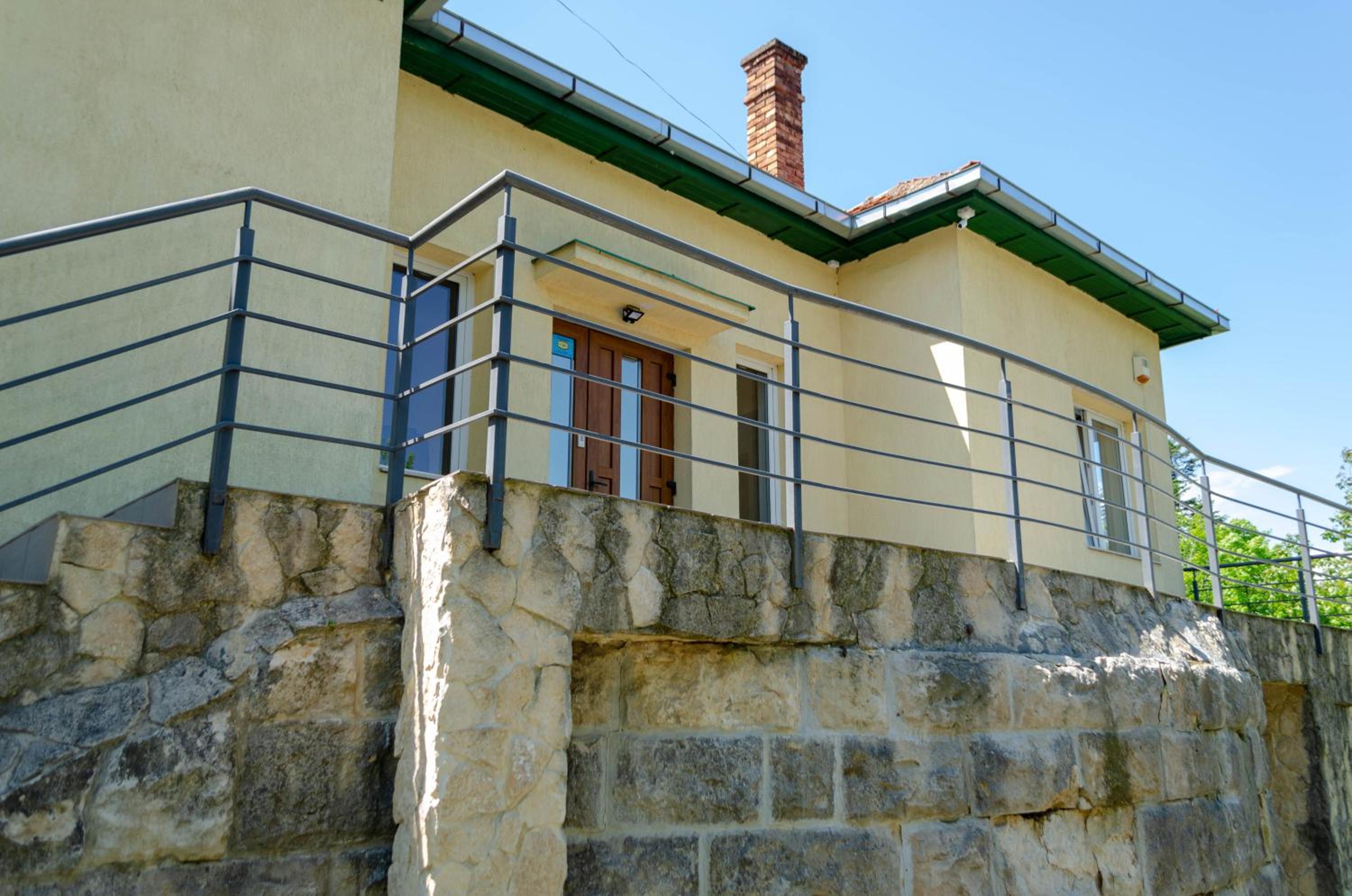 Mansarda mica cu baie proprie view 4