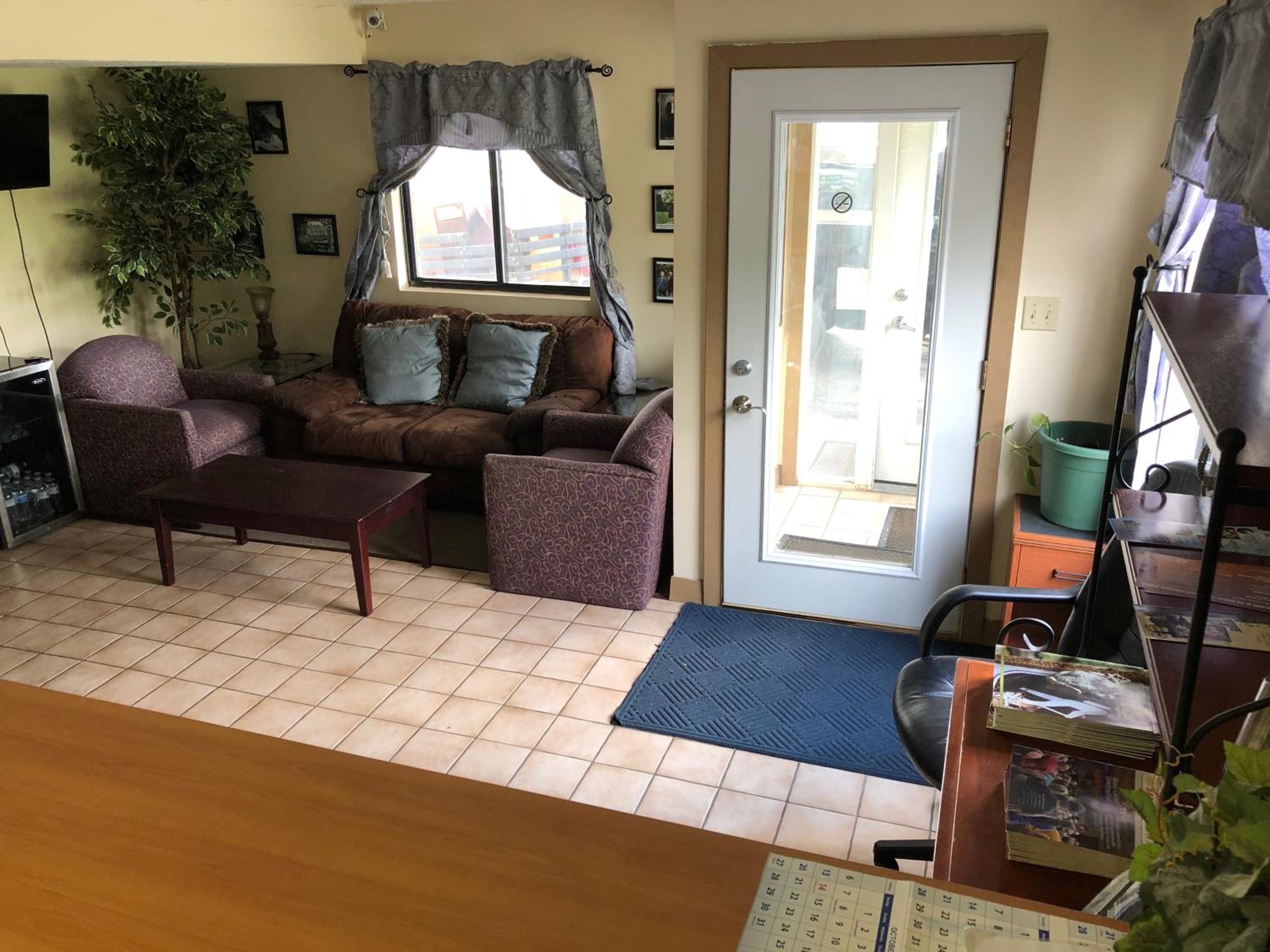 Bloomington Vacations - Salt Creek Inn - Property Image 4