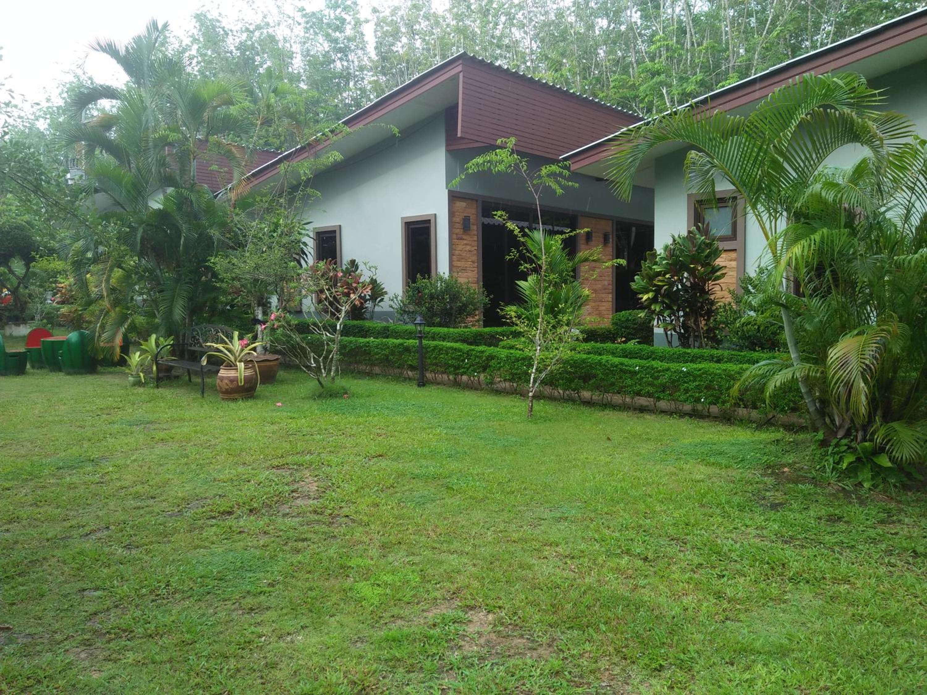 Phuket Sirinapha Resort