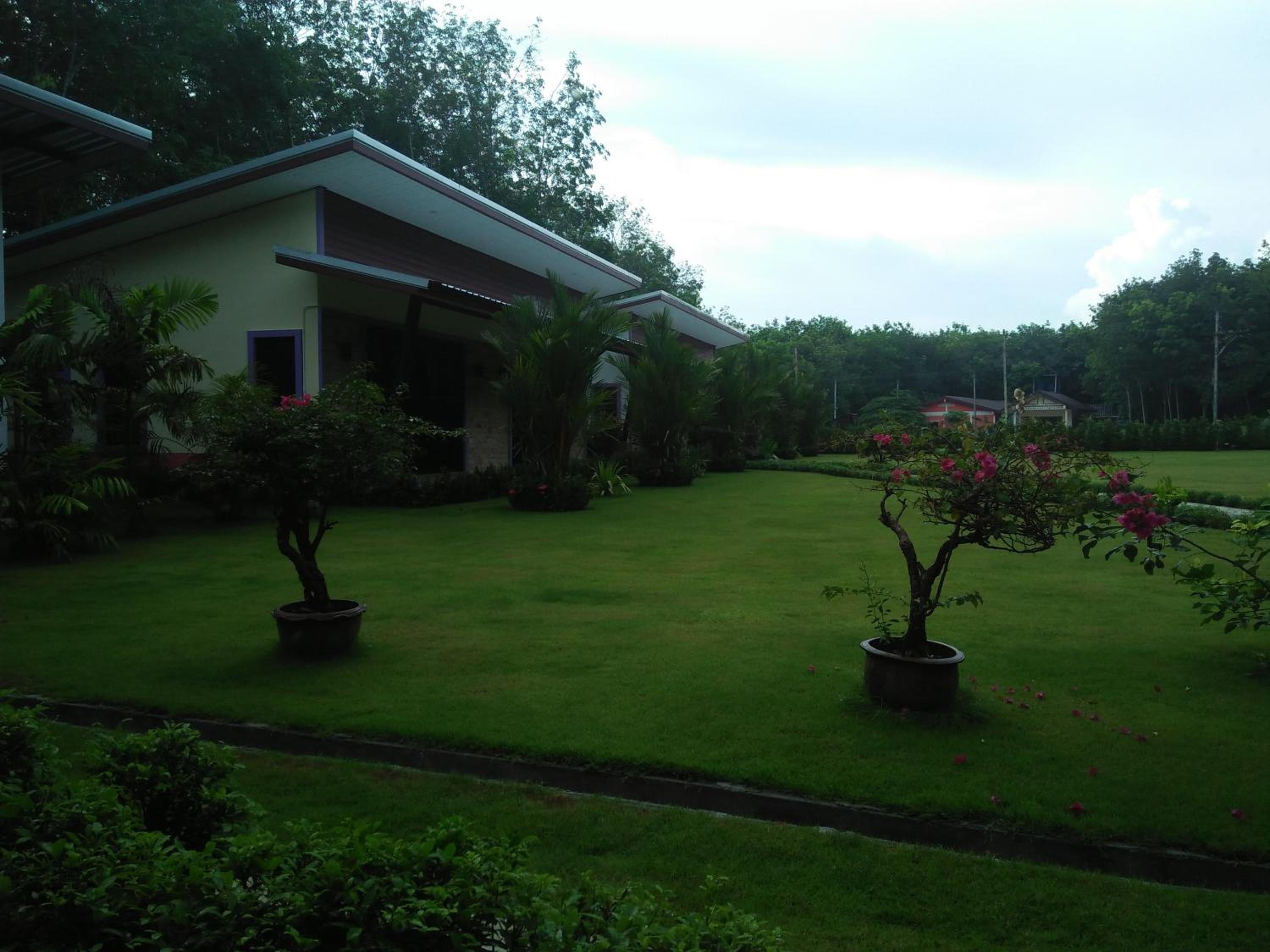 Phuket Sirinapha Resort