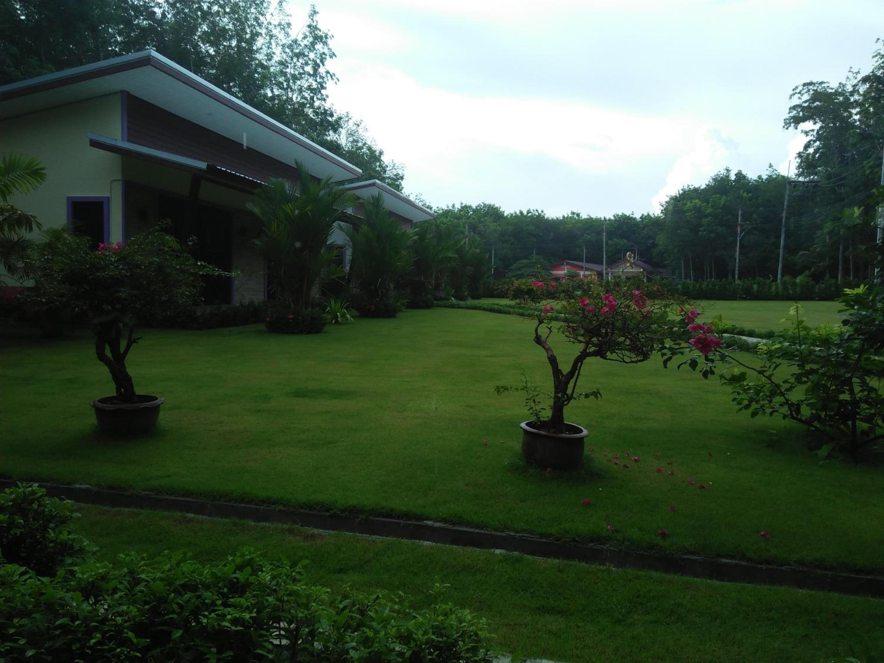 Phuket Sirinapha Resort