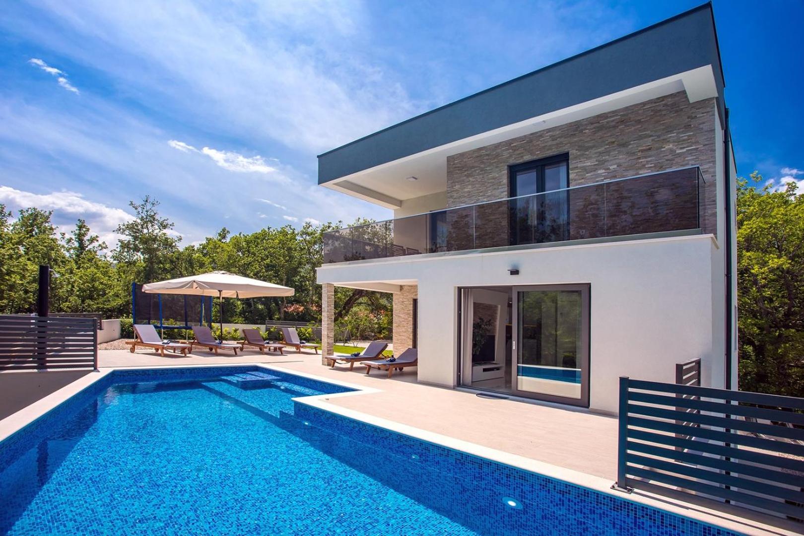 Villa Zora -luxurious villa with heated pool, sauna, 4 bedrooms, 10 persons max view 2